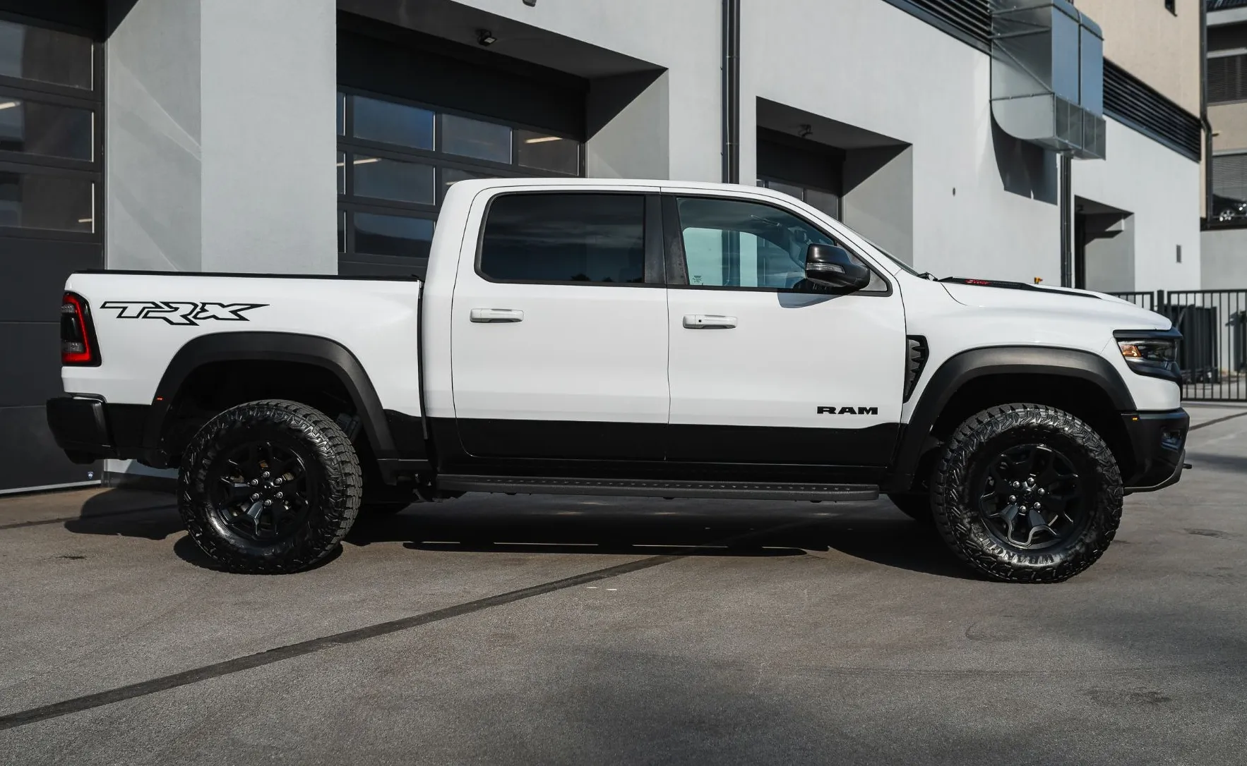Zunanja slika - Dodge Ram - 1500 TRX 6.2L Hemi V8 TRX Level 2 | Carbon | Pano - 4