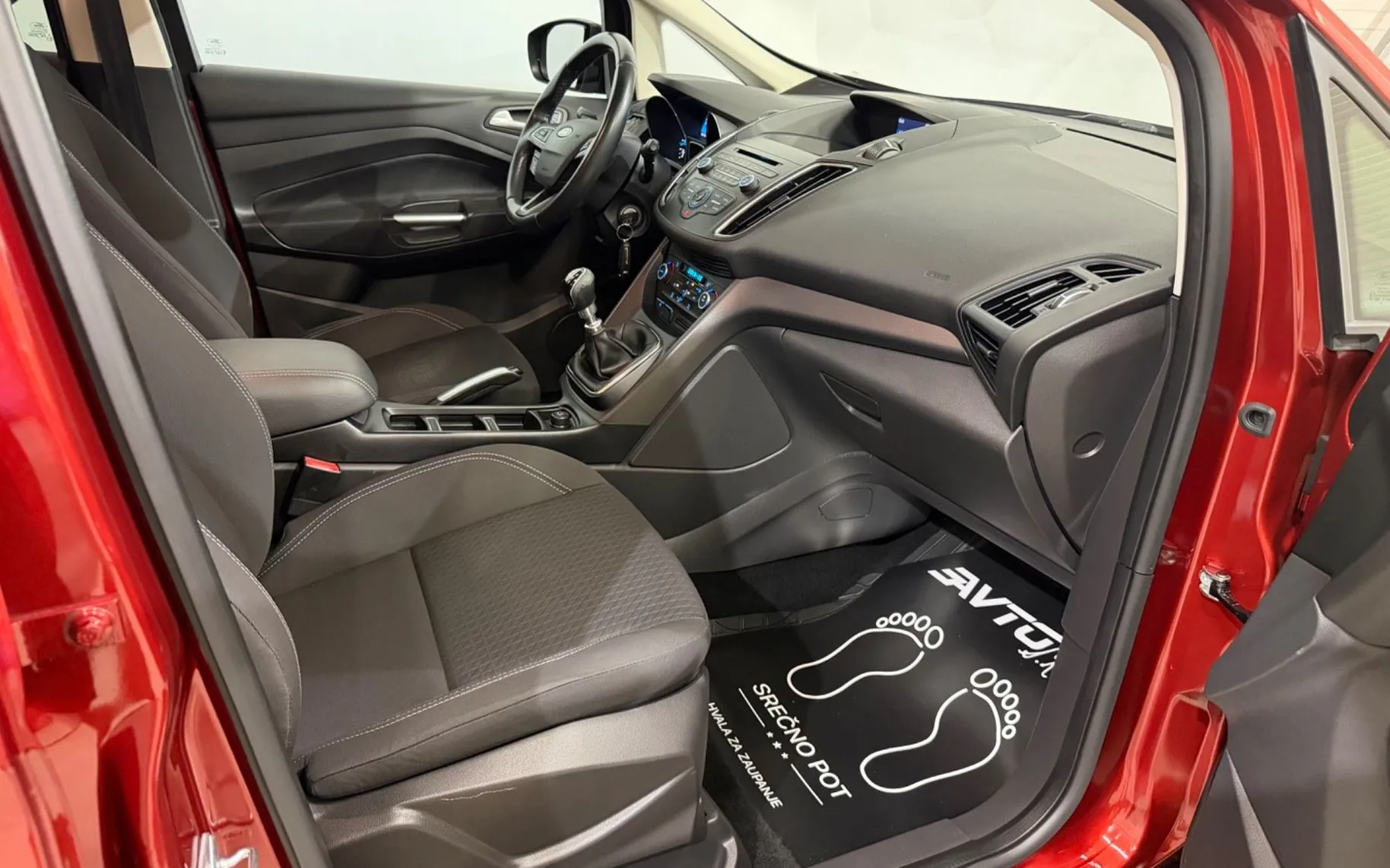 Notranja slika - Ford C-Max - 1.5 TDCi-LED-TEMPOMAT-KAMERA-PDC-VLEČNA KLJUKA - 10