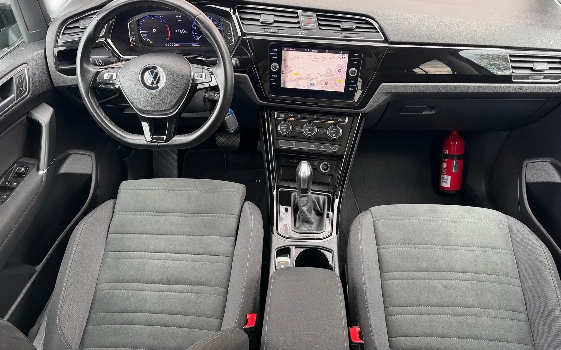 Notranja slika - Volkswagen Touran - 2.0 TDI BMT Highline DSG-7sedežev-Panorama-Masaža - 10