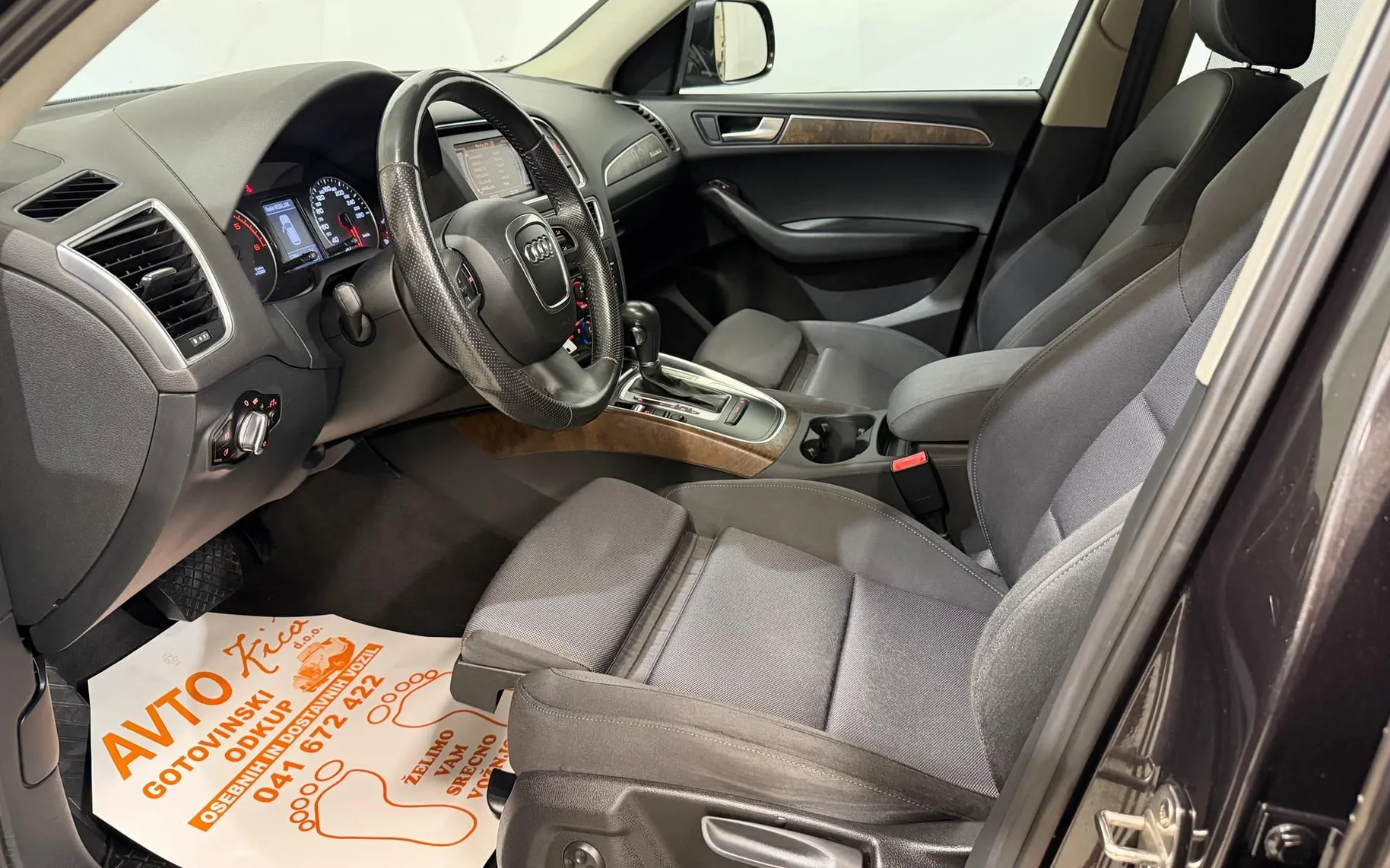 Notranja slika - Audi Q5 - 2.0 TDI-QUATTRO-S-TRONIC-BI-XENON-LED-SERVISNA KNJ - 9