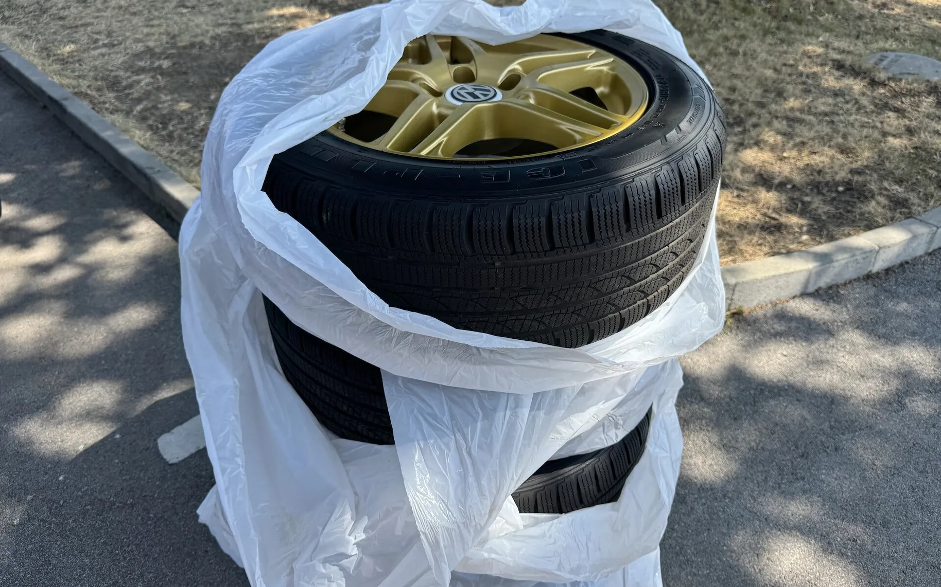 Zunanja slika - Volkswagen Golf - 1.4 TSI BMT COMFORTLINE SLO SAMO 36.760 km ODLIČEN - 12