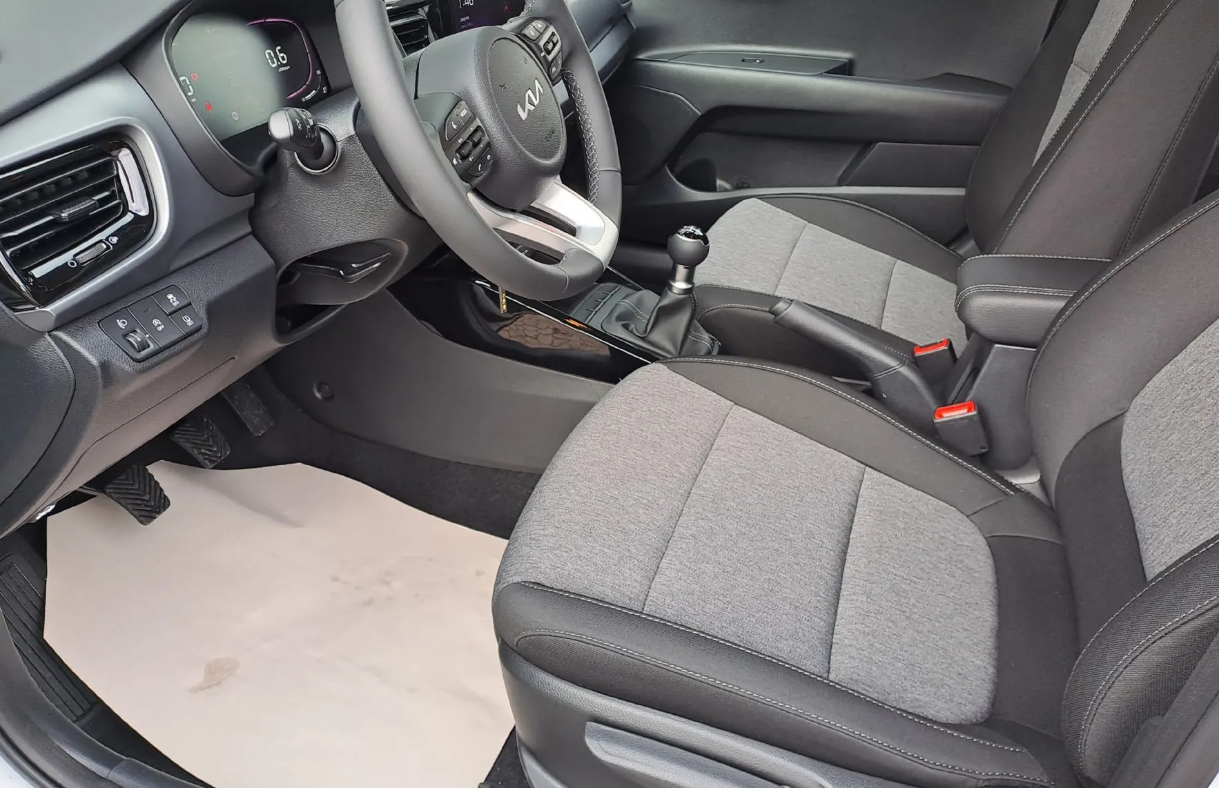 Zunanja slika - KIA Stonic - 1.2 DPI 57.9 kW  79 KM  LX Urban+ M T - 4
