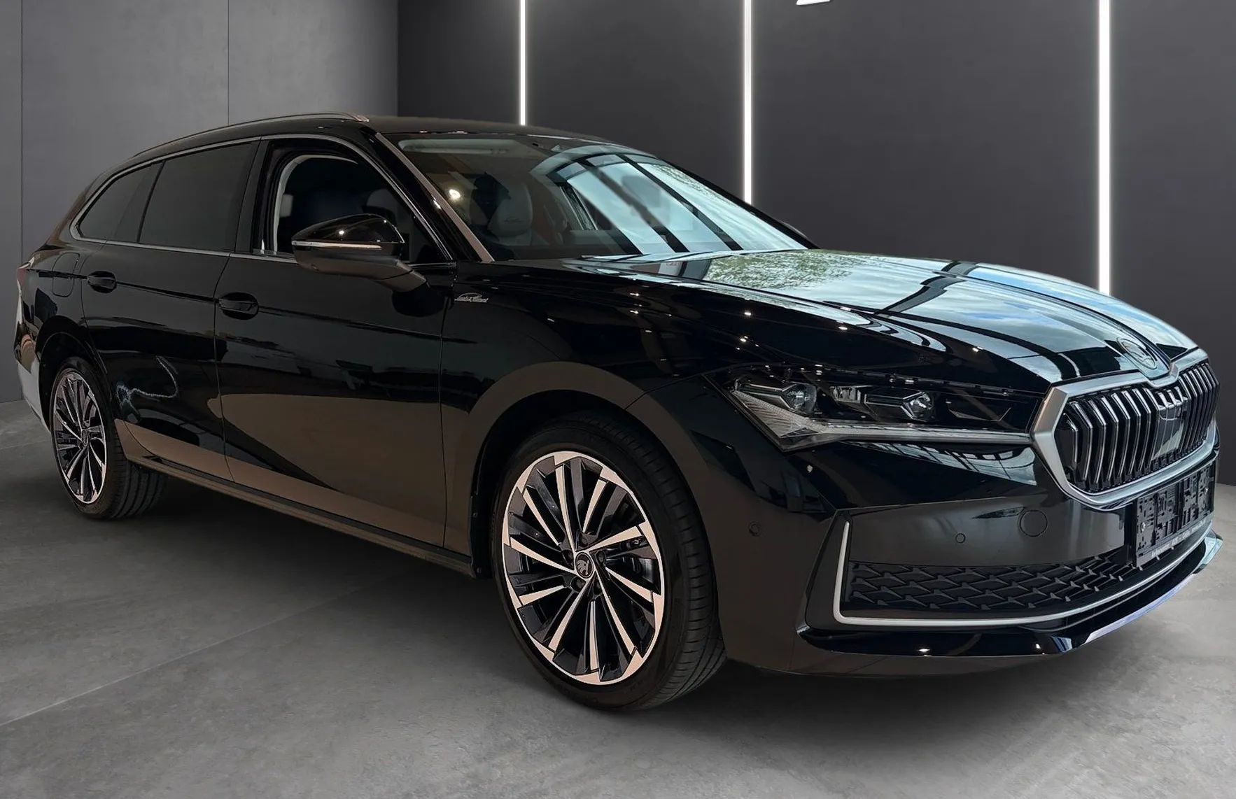 Zunanja slika - Škoda Superb - Combi 2.0 TDI L K DSG - 2