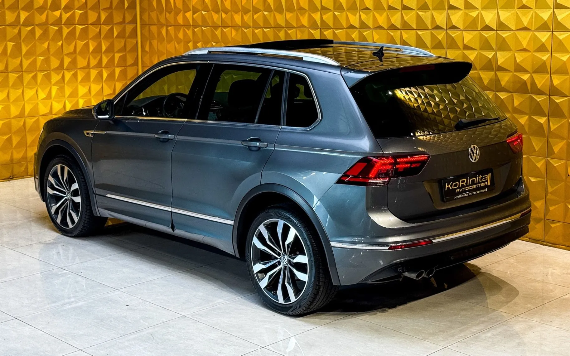 Notranja slika - Volkswagen Tiguan - 2.0 TDI 4MOTION AUT. R LINE-LED-GRETJE-NAVI - 8