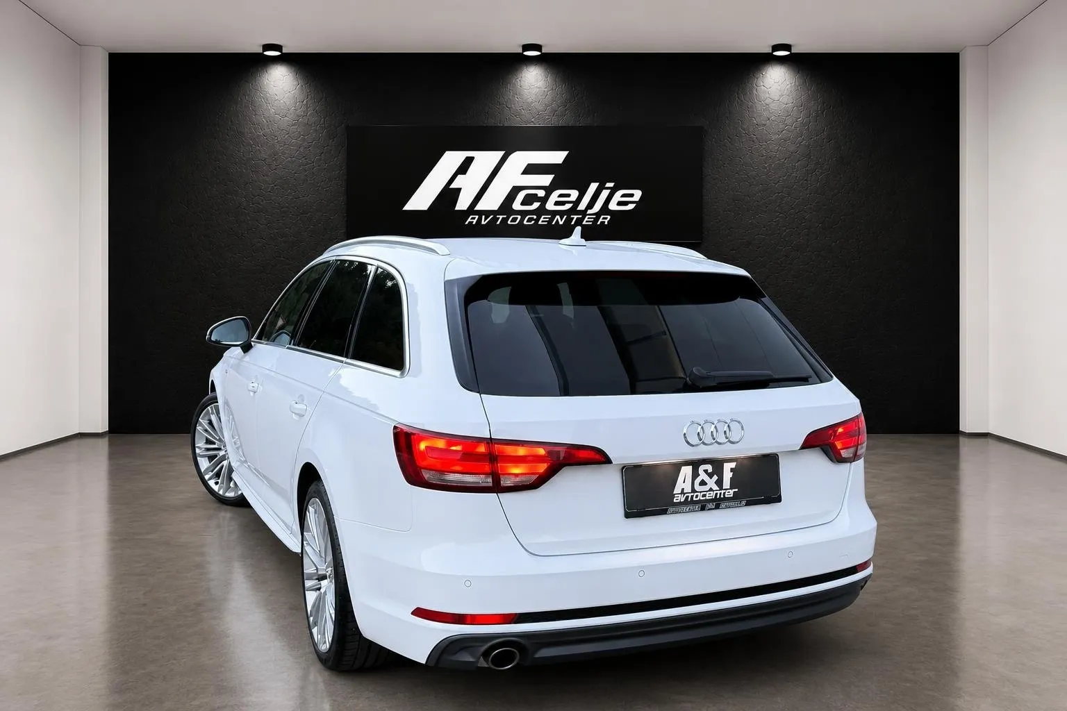 Notranja slika - Audi A4 Avant - 2.0 TDI-AUT-3X S LINE-MASAŽA-LIZING ZA TUJCE - 7