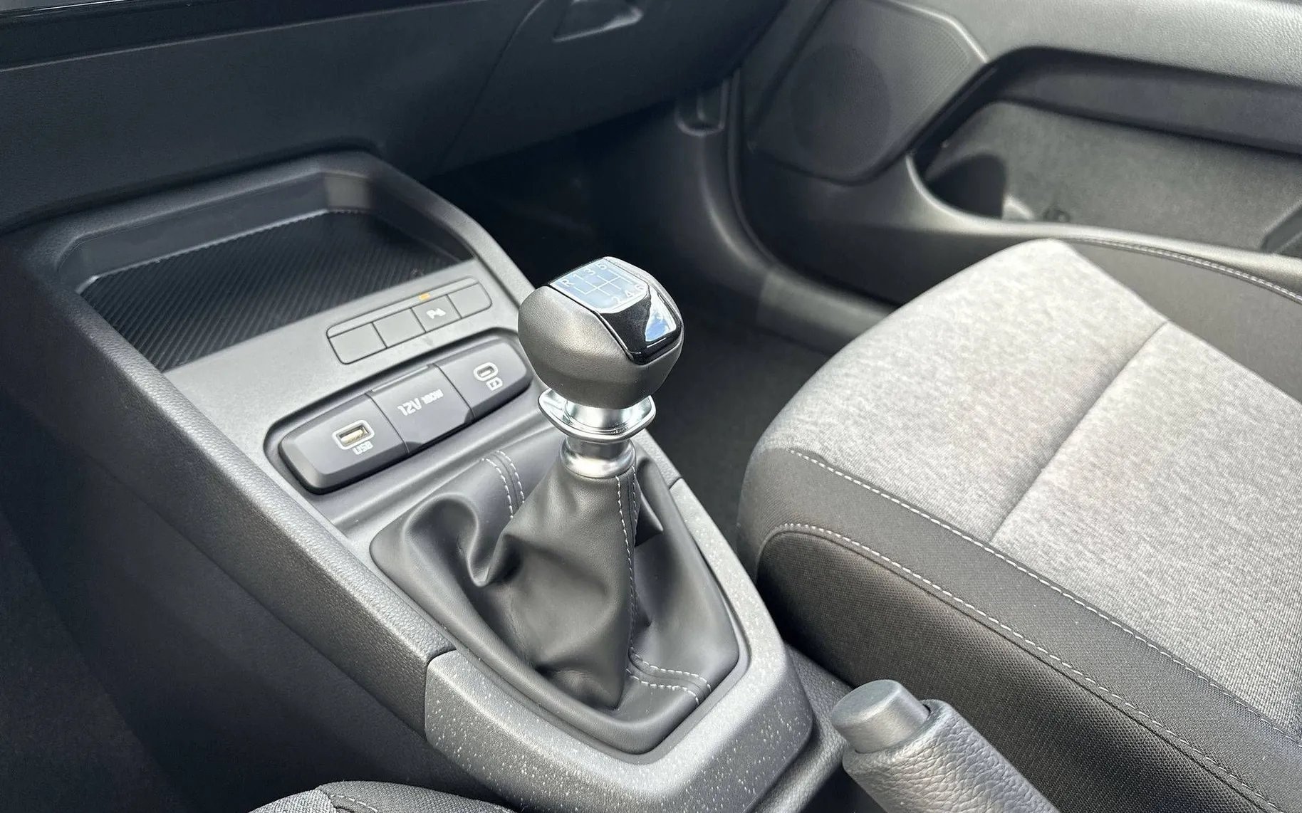 Notranja slika - KIA Stonic - 1.0 T-GDi LX Life - 20