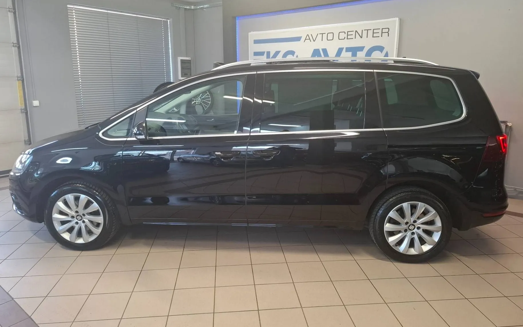 Notranja slika - Seat Alhambra - 2.0 TDI DSG PANORAMA-KAMERA-GRETJE SEDEŽEV-ALU-P.. - 10