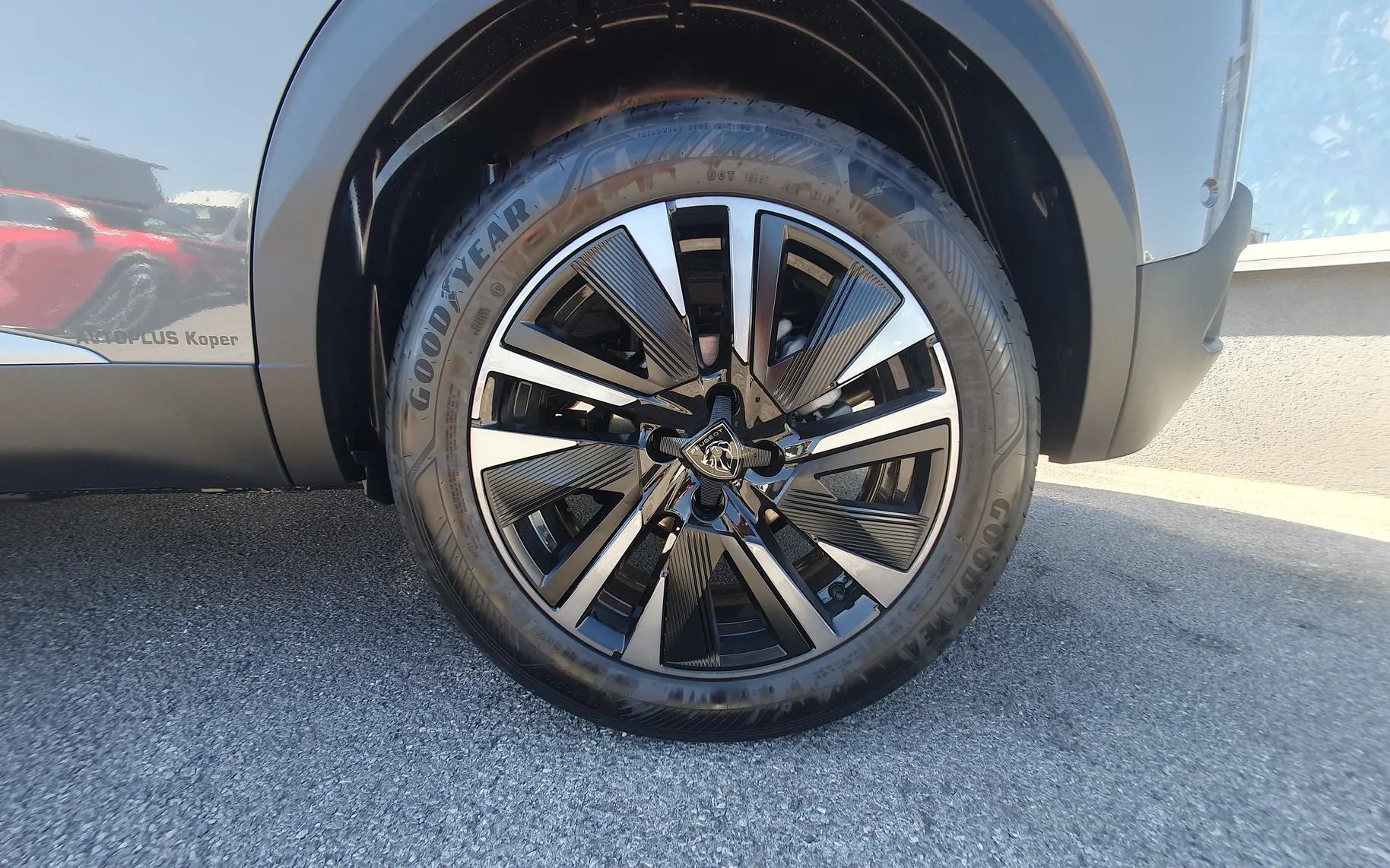 Zunanja slika - Peugeot 2008 - GT HIBRID 145 e-DCT6 - 1