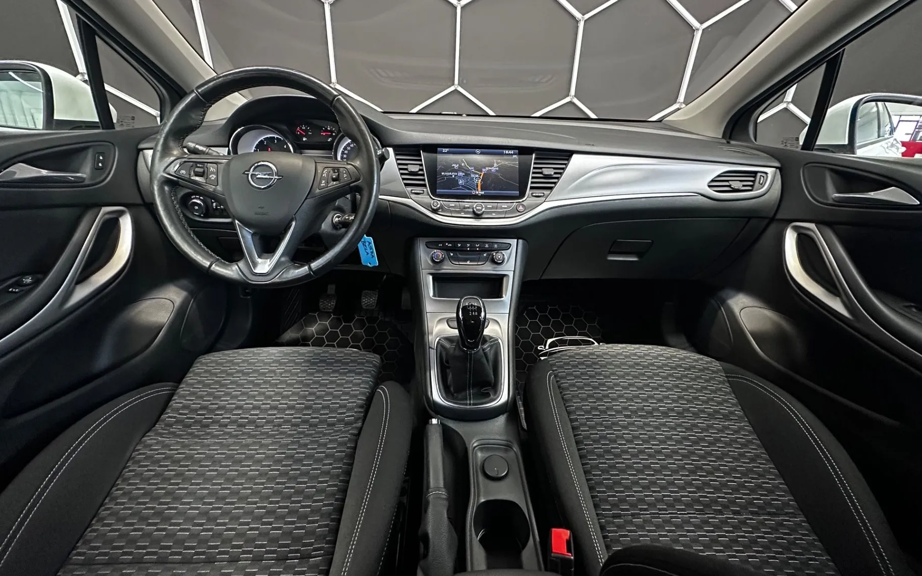 Notranja slika - Opel Astra - Sports Tourer 1.6 CDTI VELIKA NAVI+KAMERA+GR.SED.. - 8