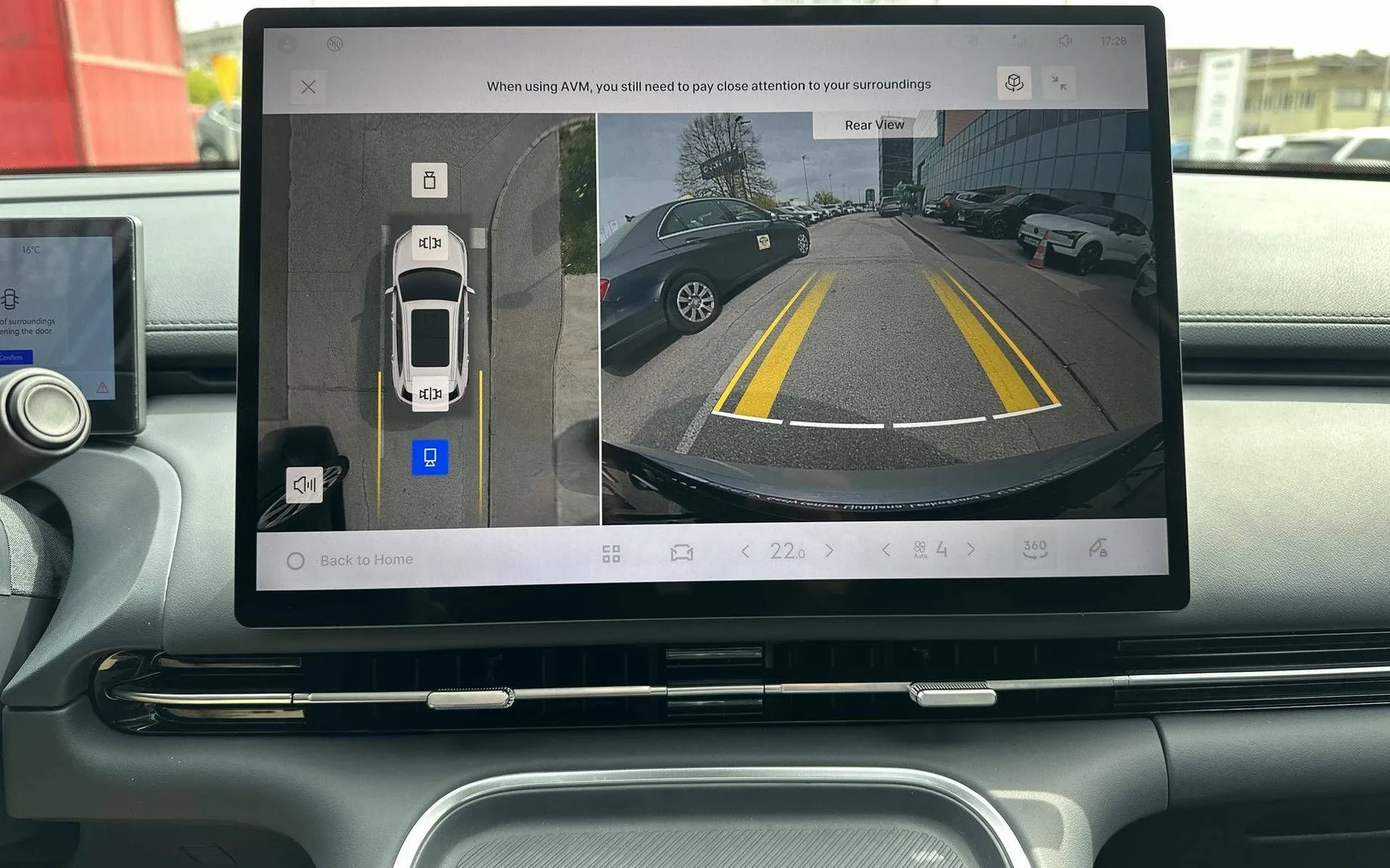 Notranja slika - Geely StarRay EM-i - Plug-In Hybrid 1.5 Max Avt - 16