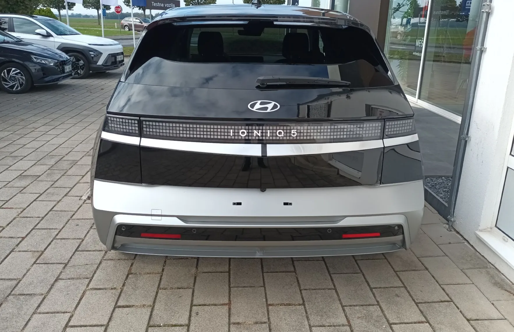 Zunanja slika - Hyundai Ioniq 5 - 168kW PREMIUM 84 kWh VOZILA V PRIHODU - 5