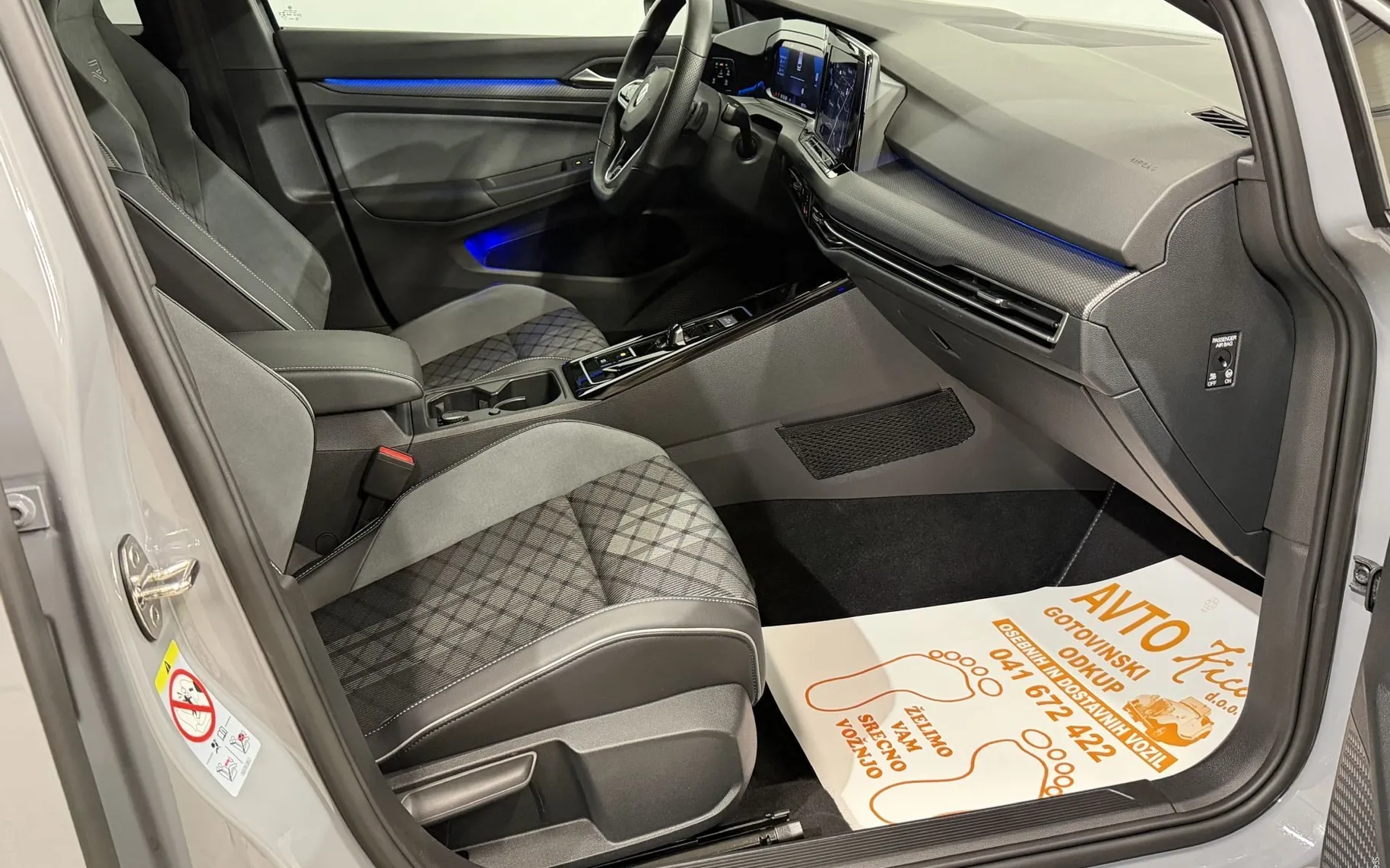 Notranja slika - VW Golf Variant - 2.0 TDI-R-LINE-VIRTUAL-AVT-ACC-NAVI-KAMERA-F1-PDC. - 11