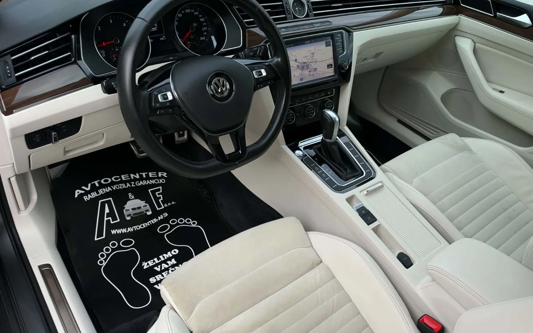 Notranja slika - Volkswagen Passat Variant - 2.0 TDI-DSG-R LINE-140KW-LIZING ZA TUJCE-FUL LED- - 9