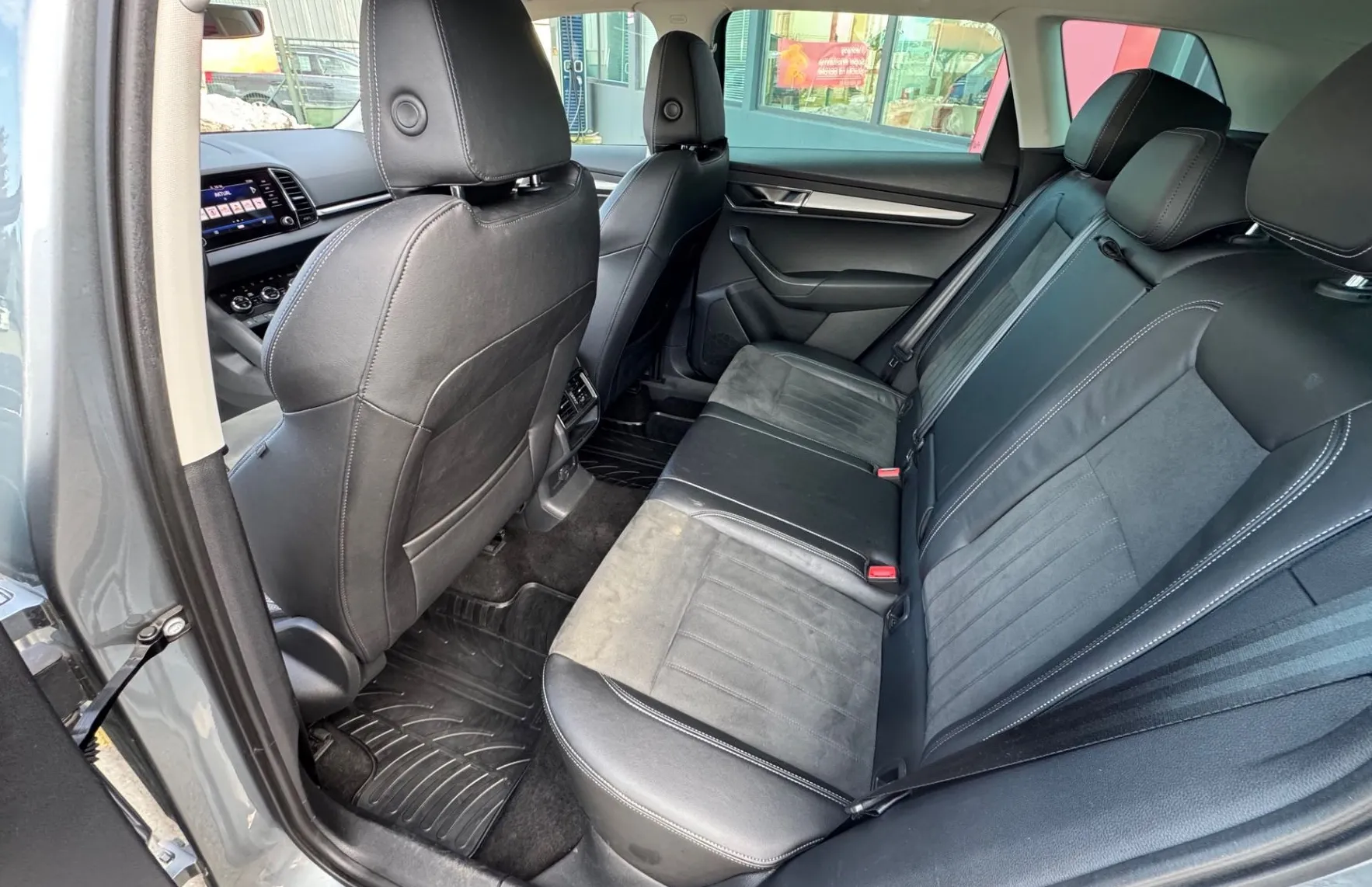 Zunanja slika - Škoda Karoq - Style 1.6 TDI DSG - 12