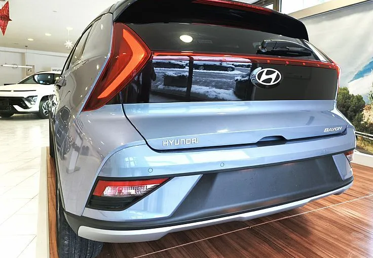 Zunanja slika - Hyundai Bayon - T-GDI PREMIUM AVT-ČRNA STREHA-AKT.TEMP-WINT-VIDEO - 5