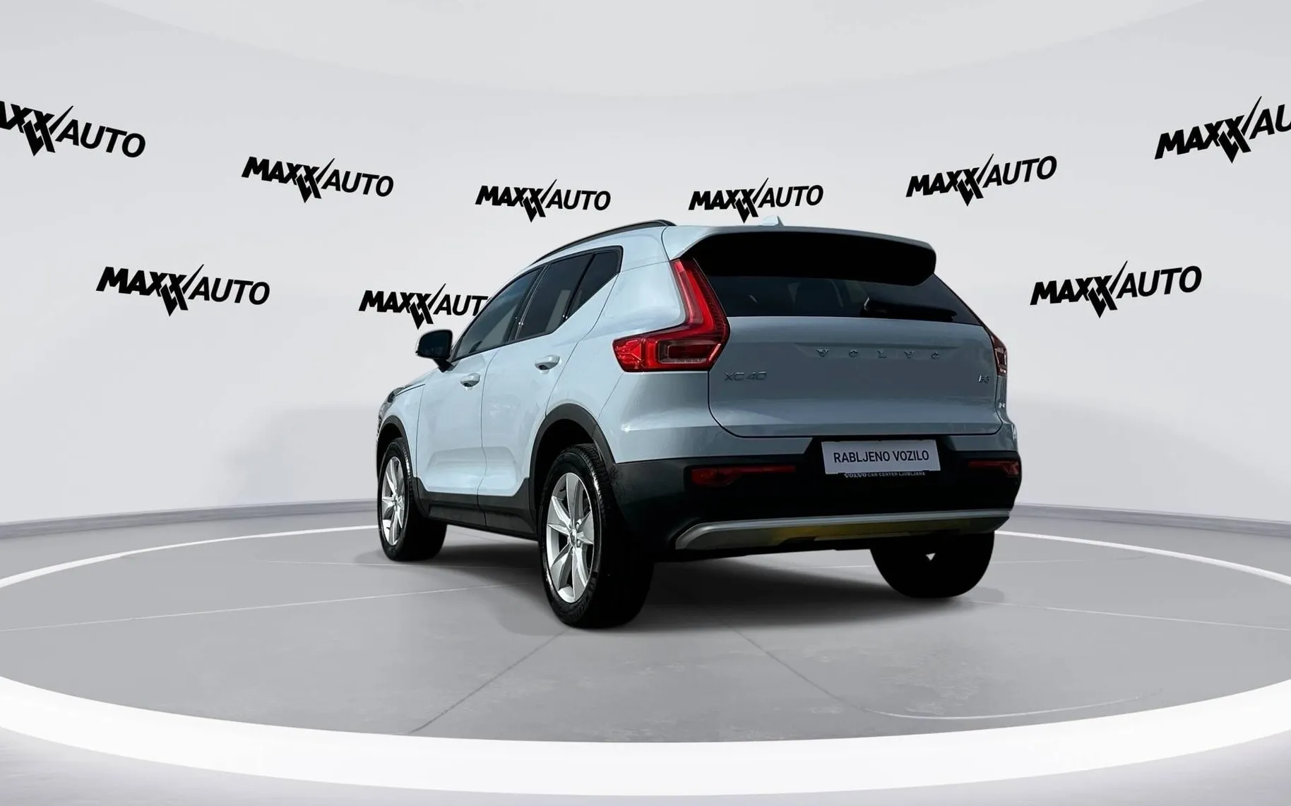 Notranja slika - Volvo XC40 - B3 P Core Avt. - 7