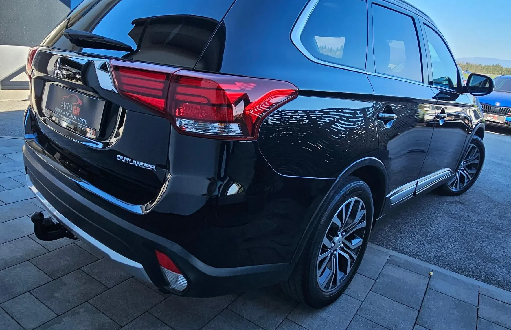 Zunanja slika - Mitsubishi Outlander - 4WD 2.2 DI-D Instyle+ Avt.-le 104.000km-Odličen- - 10