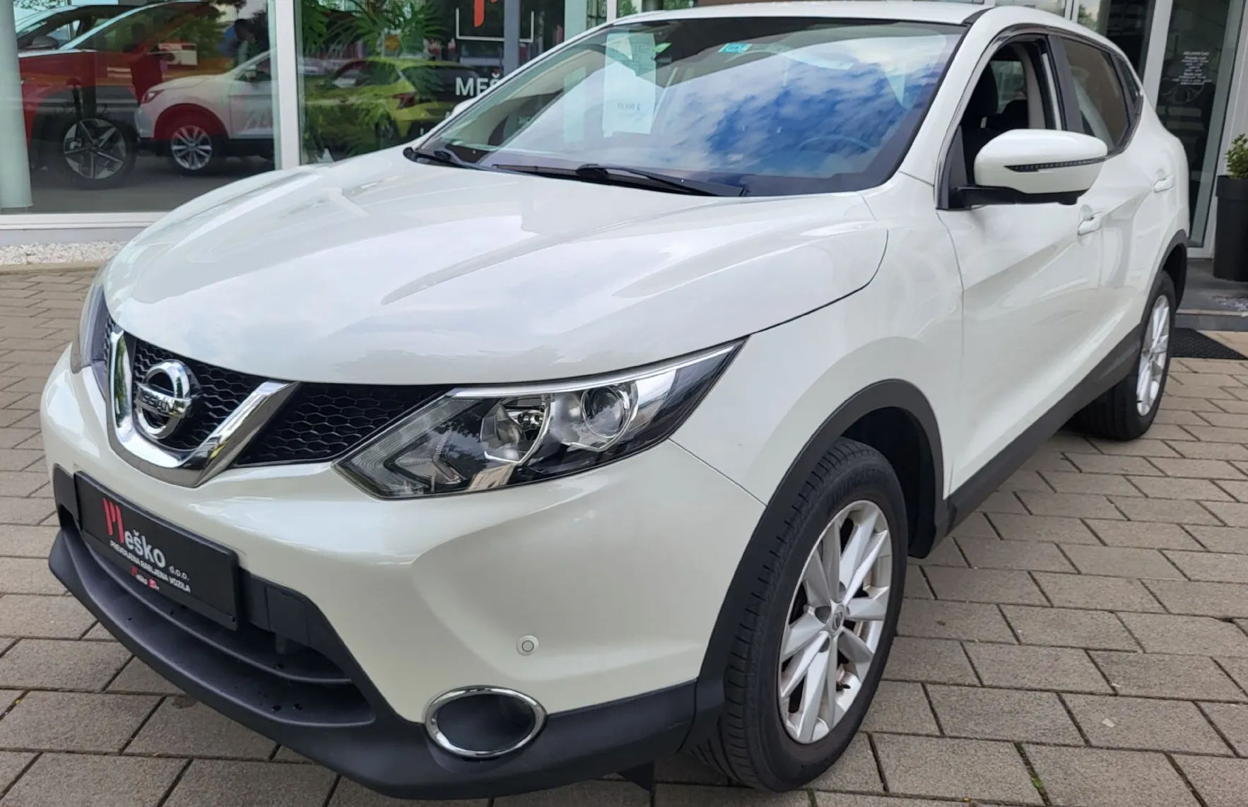 Zunanja slika - Nissan Qashqai - 1.5 DCI 360 navi-pdc-kamera-alu-acc-tempom-servis - 1