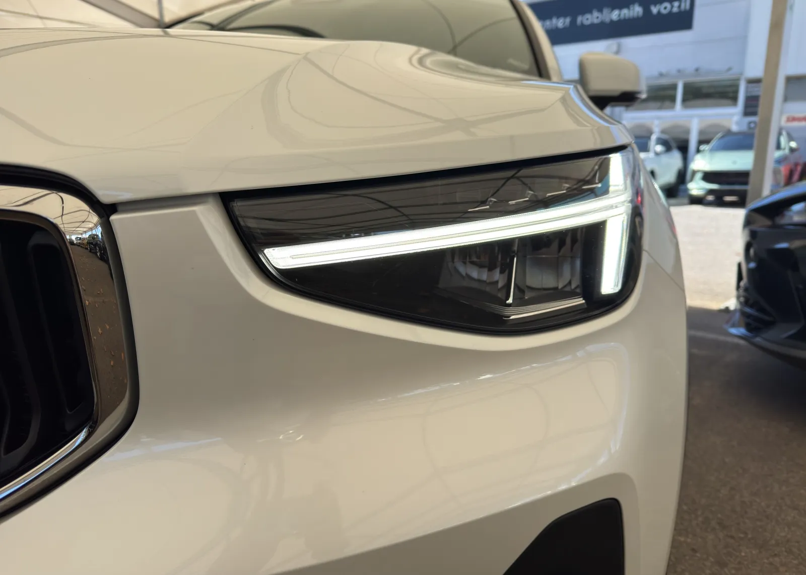 Zunanja slika - Volvo XC40 - B3 AUT. - 20