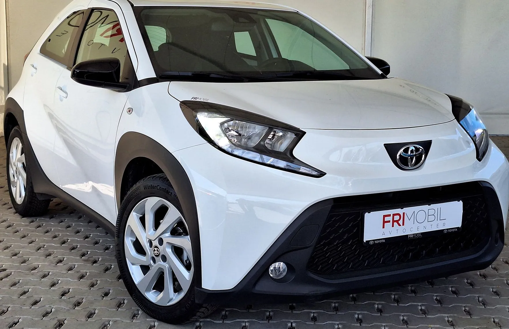 Zunanja slika - Toyota Aygo - 1.0 X-PLAY ALLOYS TOUCH •SLO•KAMERA•ACC• - 2