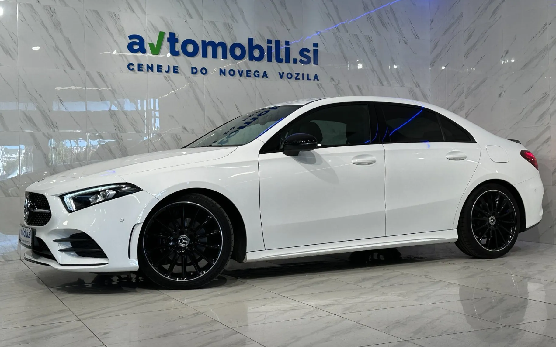 Zunanja slika - Mercedes-Benz A-Razred - 200 AMG Line |ACC|Kamera|Gretje|AmbientL|PDC|SLO| - 2