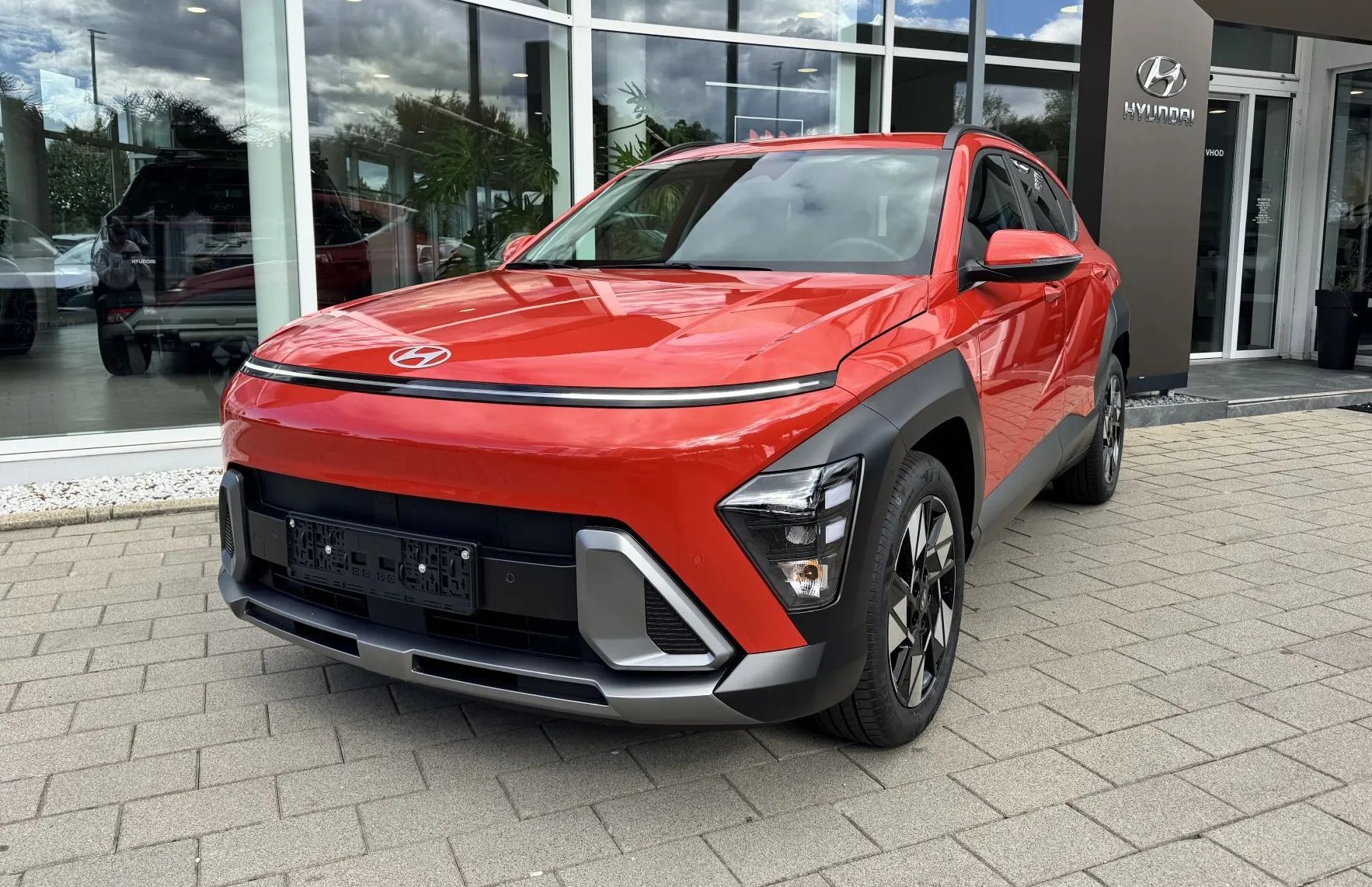 Zunanja slika - Hyundai Kona - 1.6 GDI   hibrid Premium DCT+ZIMSKE PNEVMATIKE - 1