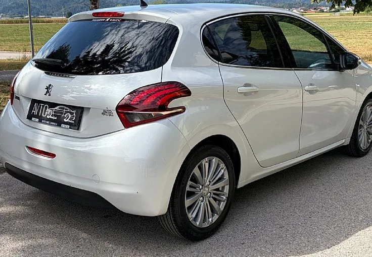 Zunanja slika - Peugeot 208 - 1.2 PureTech Allure - 5