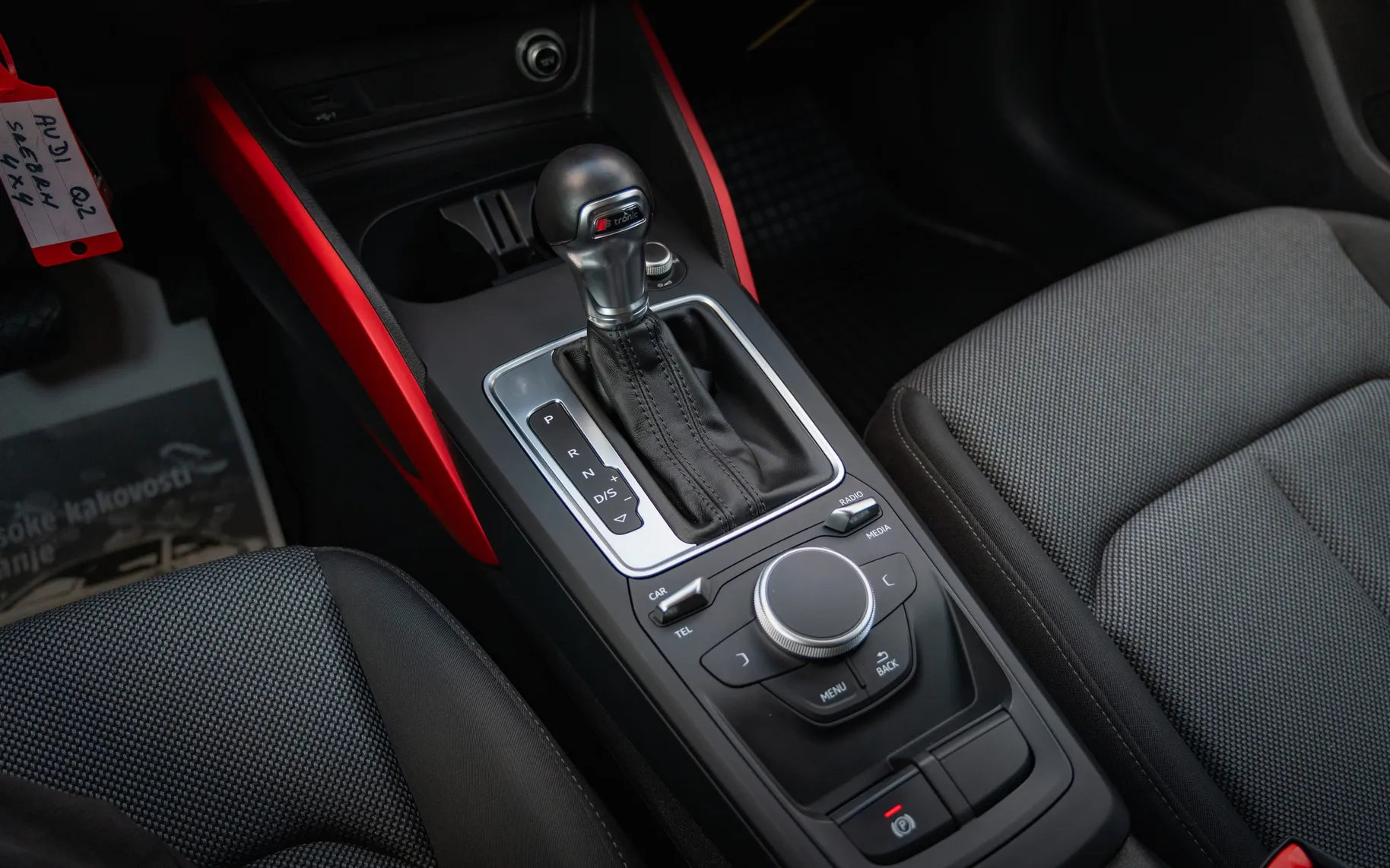 Notranja slika - Audi Q2 - quattro 2,0 TDI (Basis) S tronic - 13