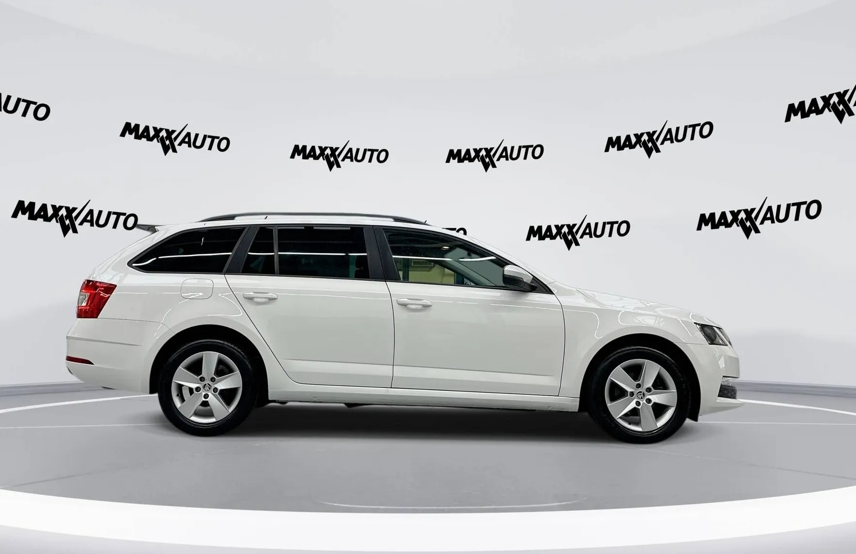 Zunanja slika - Škoda Octavia - Combi 1.6 TDI Family - 4