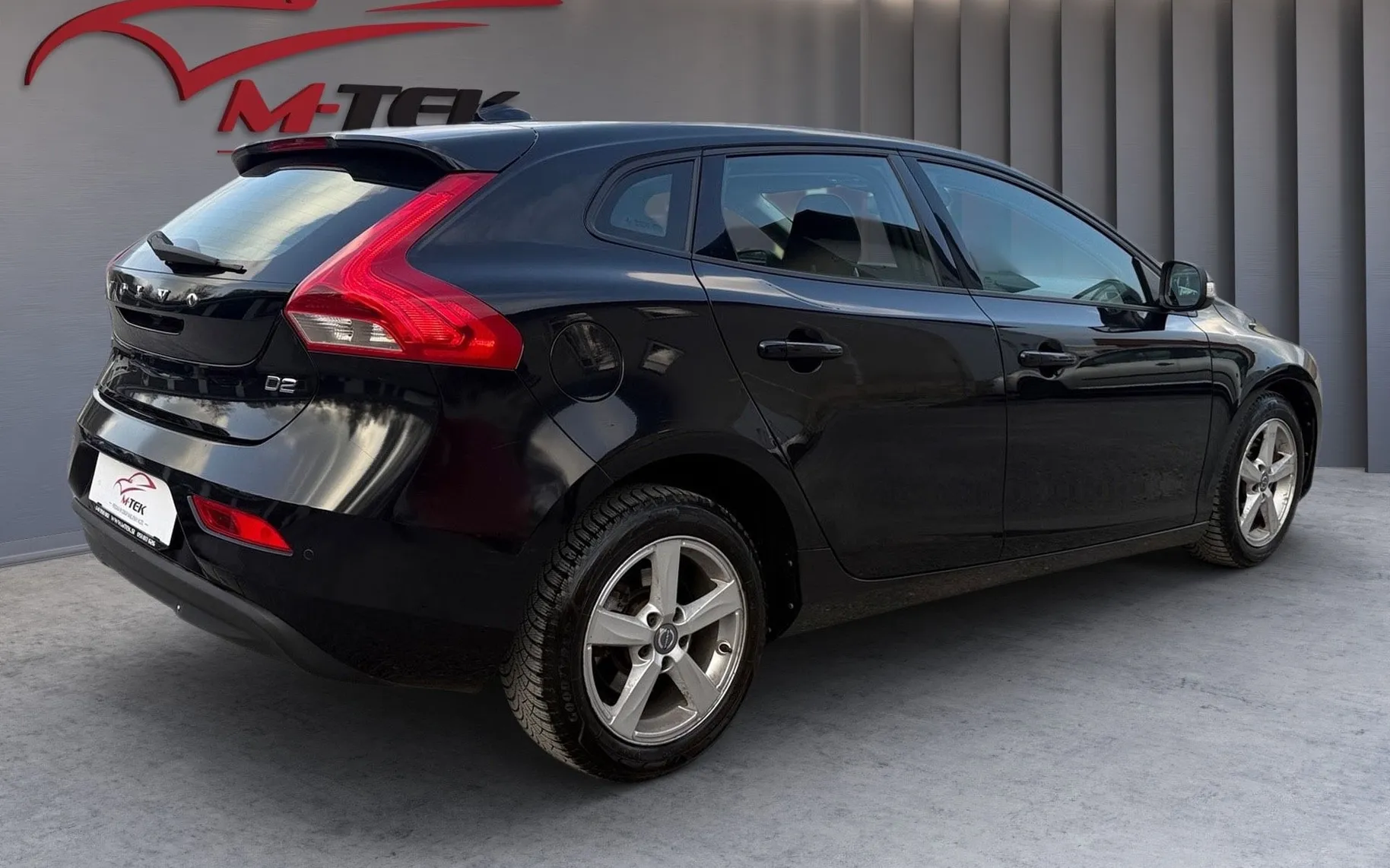 Notranja slika - Volvo V40 - D2 102g Powershift R-Design Kinetic... - 9
