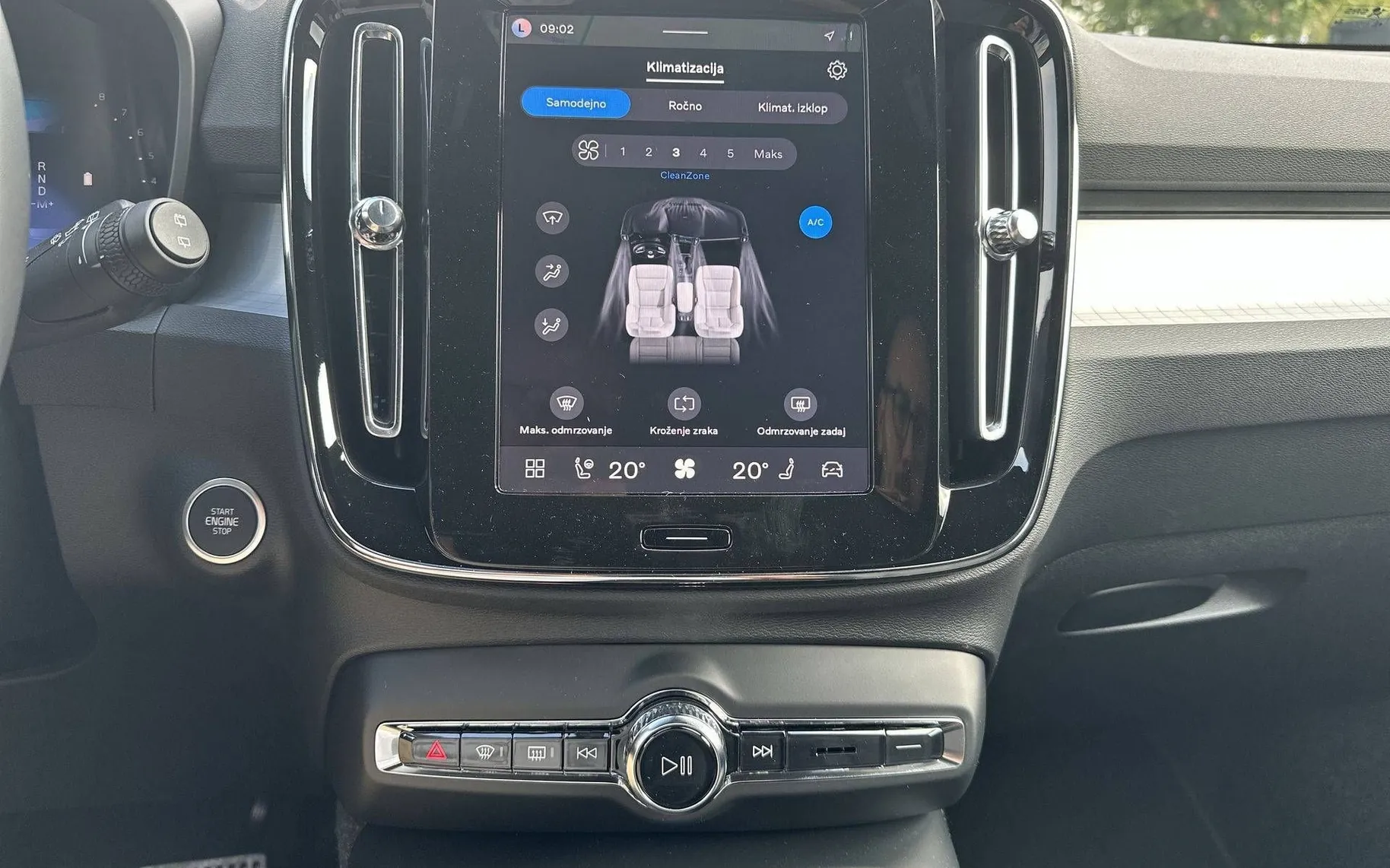 Notranja slika - Volvo XC40 - B3P Core Avt. - 19