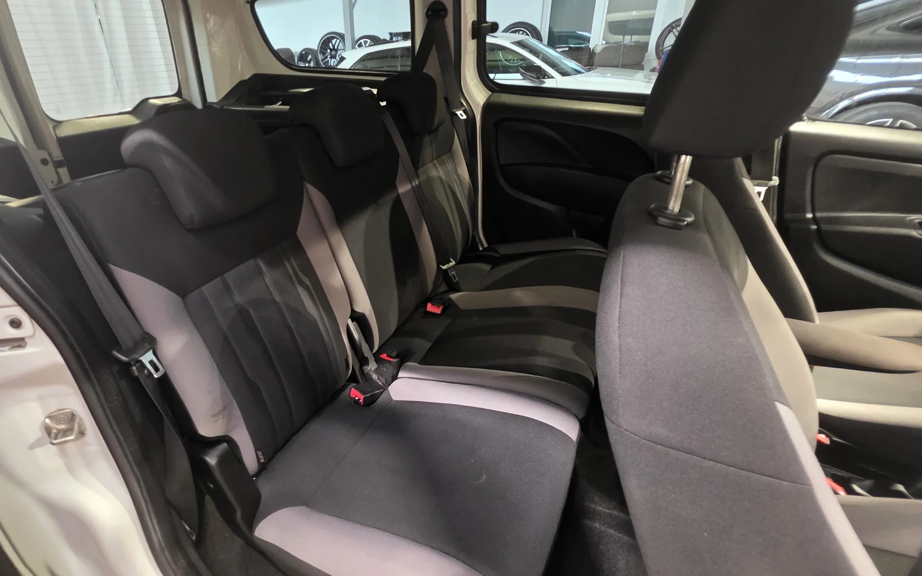 Zunanja slika - Fiat Doblo - 1,6 MAXI CARGO 1.6 MULTIJET 1.LAST KLJUKA KAM TEMP - 13