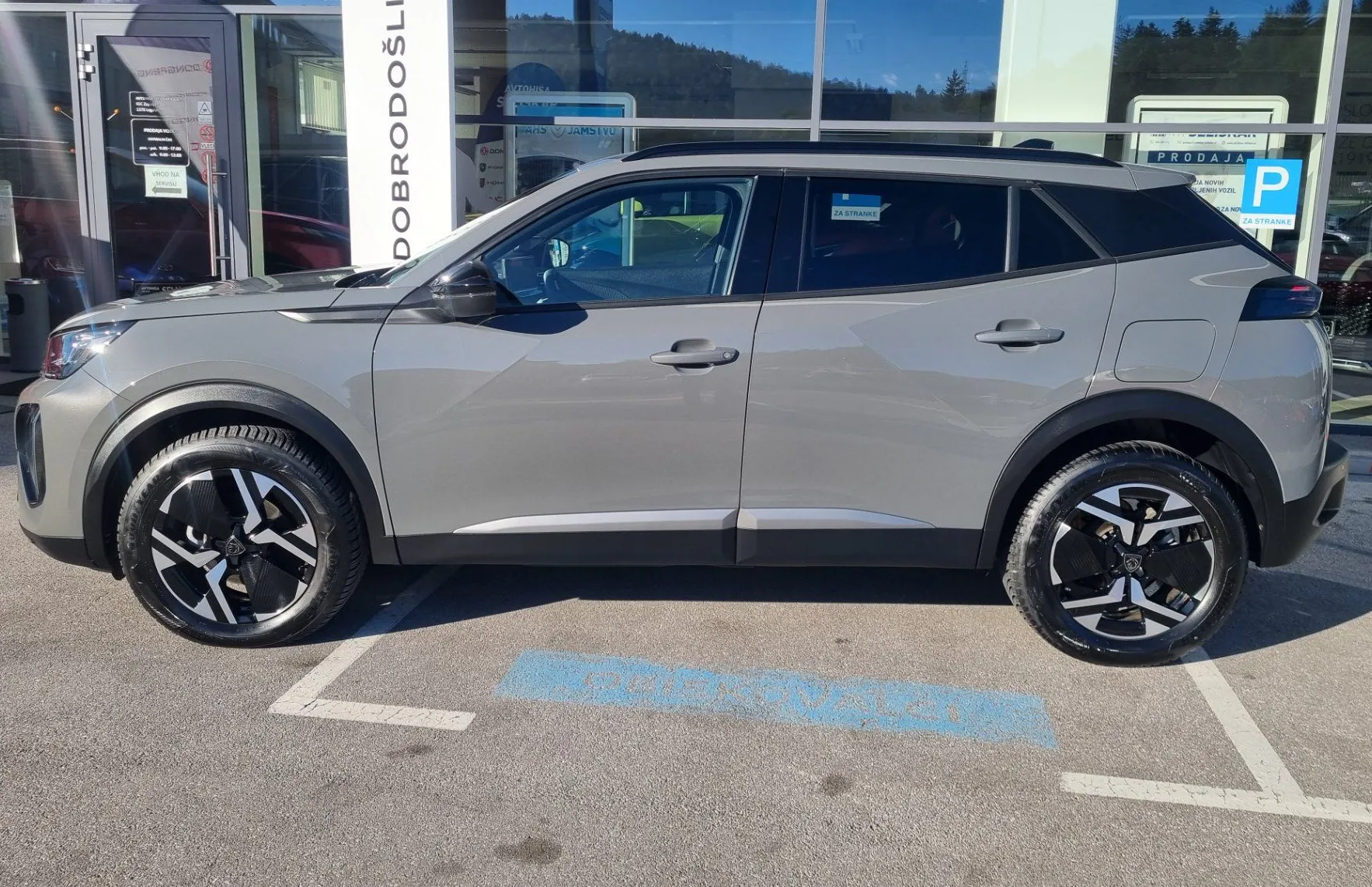 Zunanja slika - Peugeot 2008 - 1.2 PureTech 130 Allure Avtomatik - SAMO 15.632km - 5
