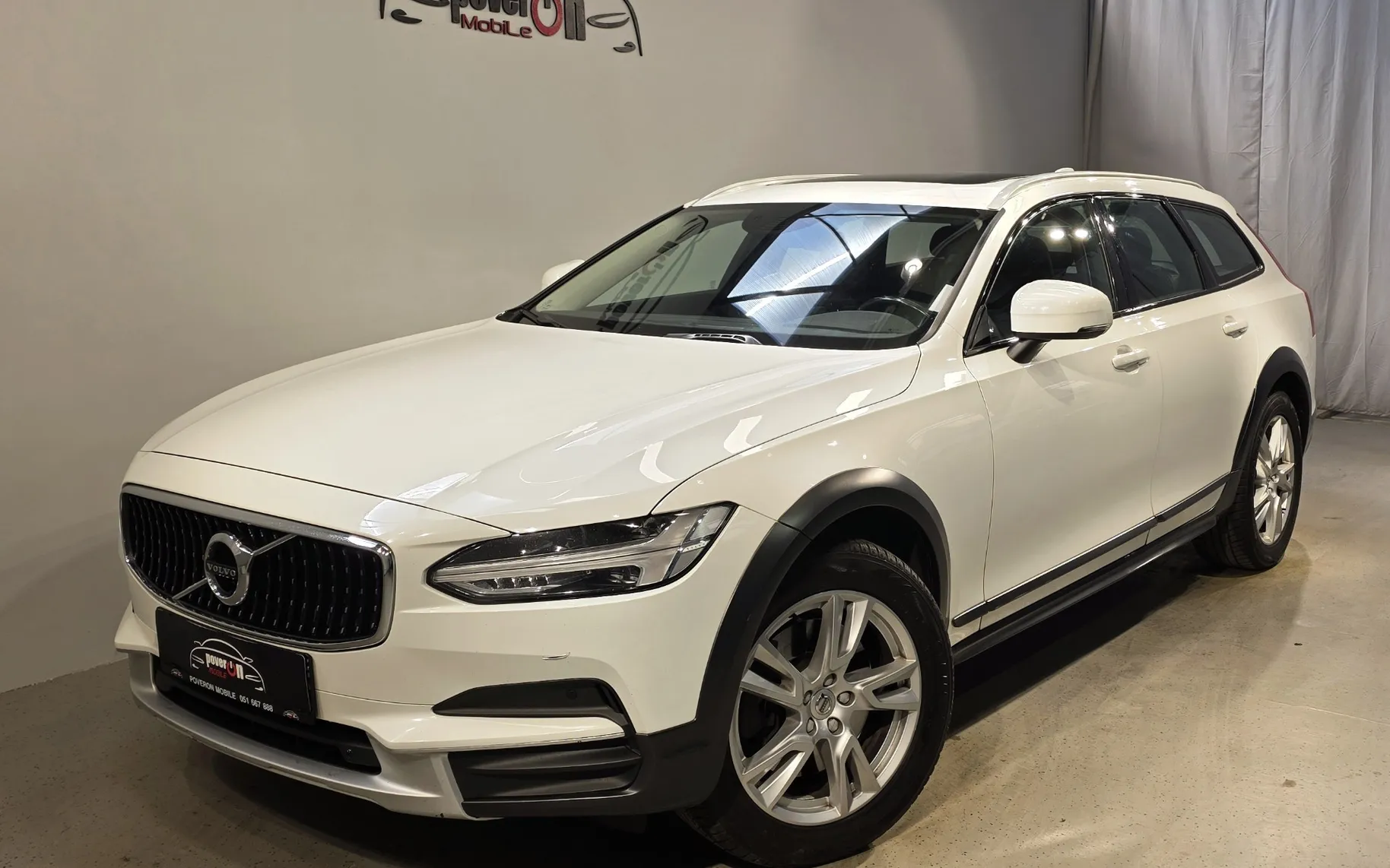 Zunanja slika - Volvo V90 - Cross Country D5 AWD Pro Avt. USNJE PANO ACC LANE LED - 1