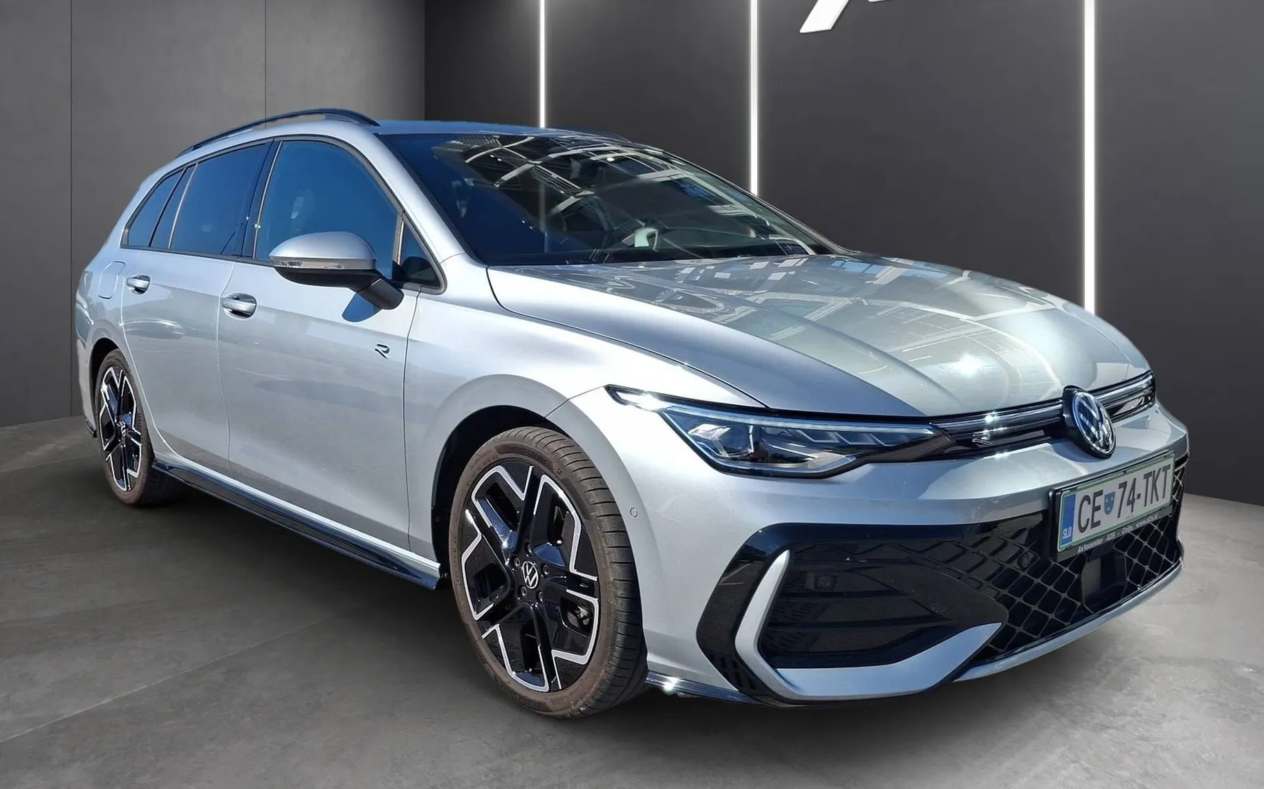 Zunanja slika - Volkswagen Golf Variant - 1.5 eTSI 4Joy DSG - 3