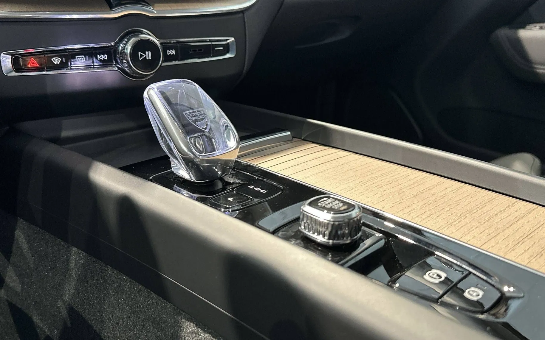 Notranja slika - Volvo XC60 - B5  P  AWD Plus Dark - 22