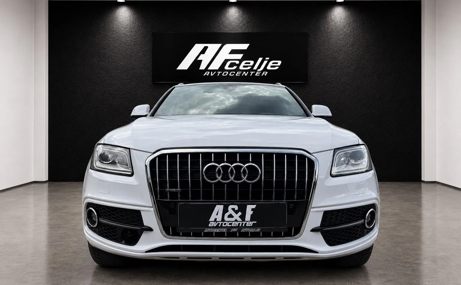 Zunanja slika - Audi Q5 - 2.0 TDI-AUT-3X S LINE-LIZING ZA TUJCE-XENON+LED - 2