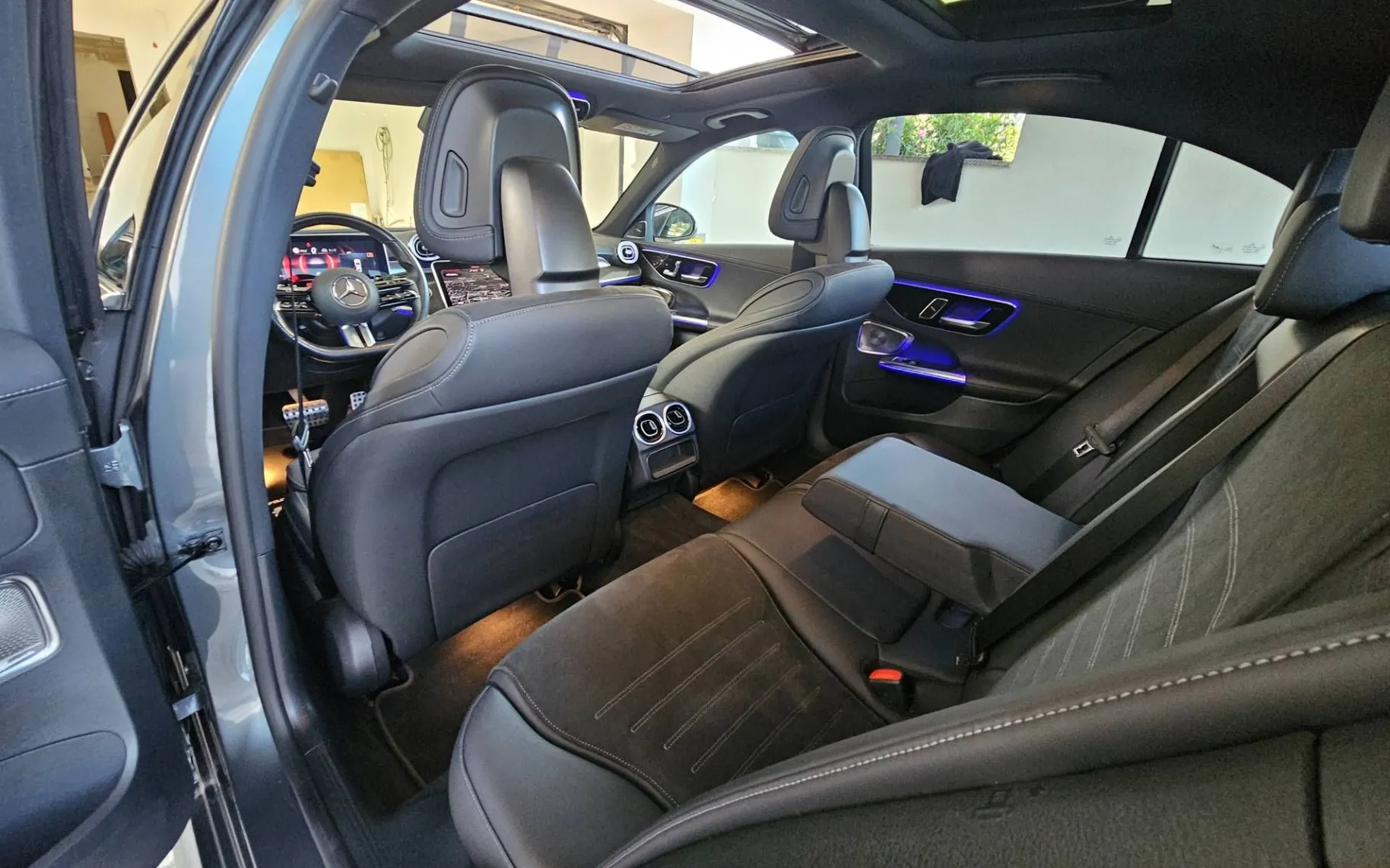 Notranja slika - Mercedes-Benz C-Razred - C 300 d AMG |PANORAMA|VIRTUAL|AMBIENT|RADAR|ALU18| - 10