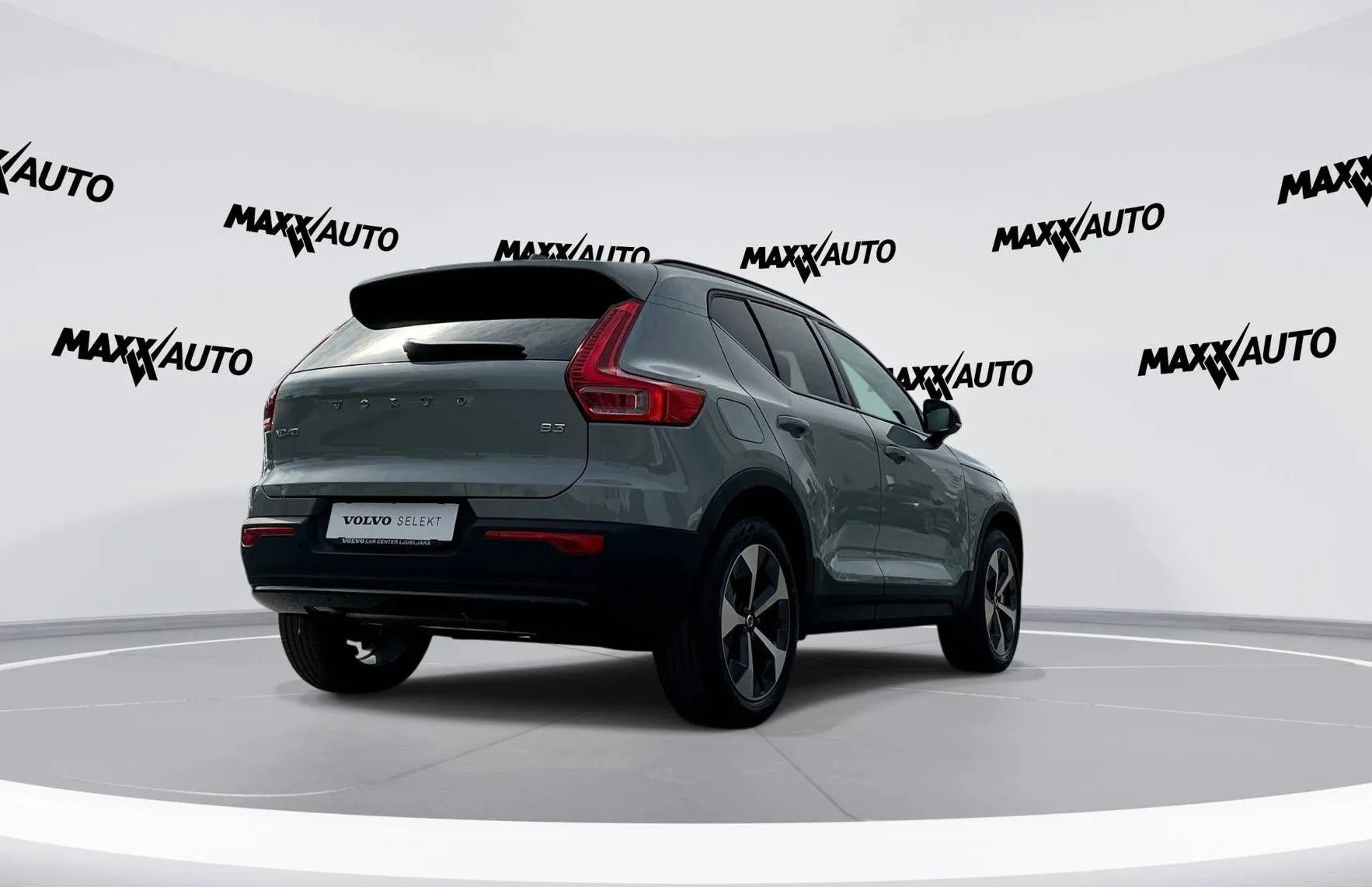 Zunanja slika - Volvo XC40 - B3P Plus Dark Avt - 4