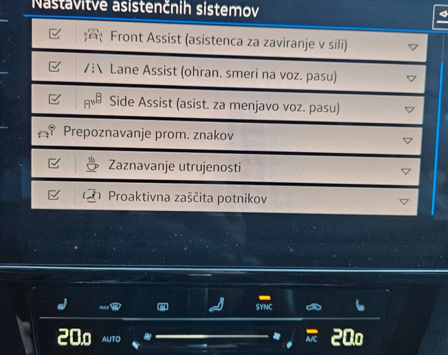 Notranja slika - Volkswagen Arteon Shooting Brake - Arteon SB 2.0 TDI BMT R-Line DSG 1.LASTNIK SLO  .. - 9