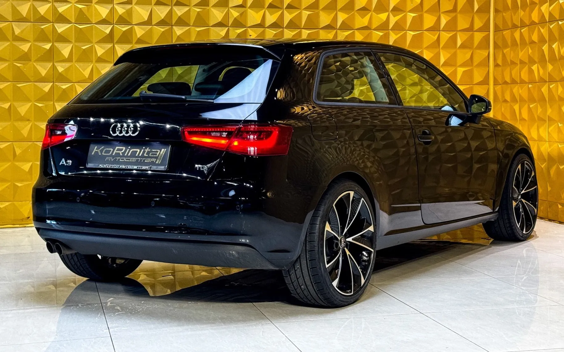 Notranja slika - Audi A3 - 2.0 TDI AUT.-ALCANTARA-TEMP-BI XENON - 11