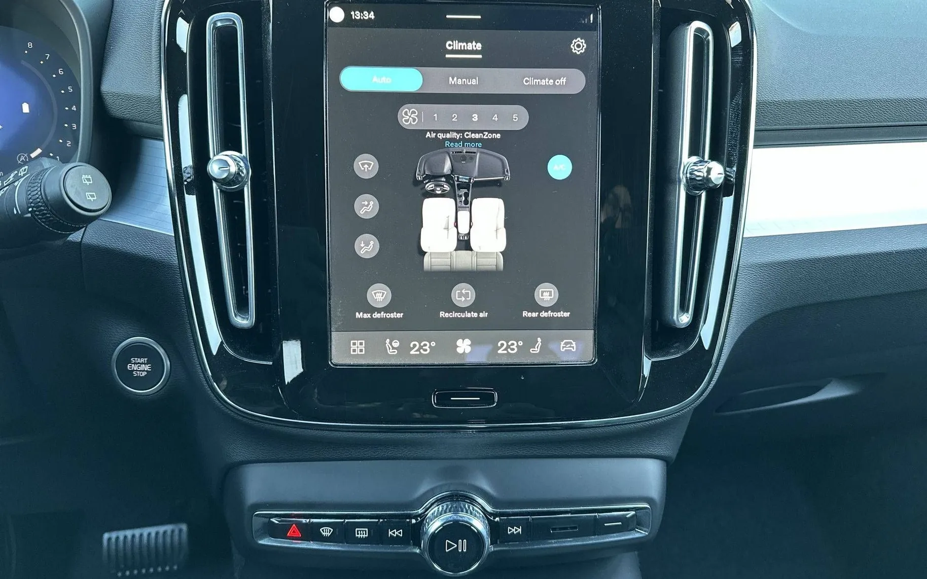 Notranja slika - Volvo XC40 - B3 P Core AT DCT 3 leta garancije + 3 servisi... - 18