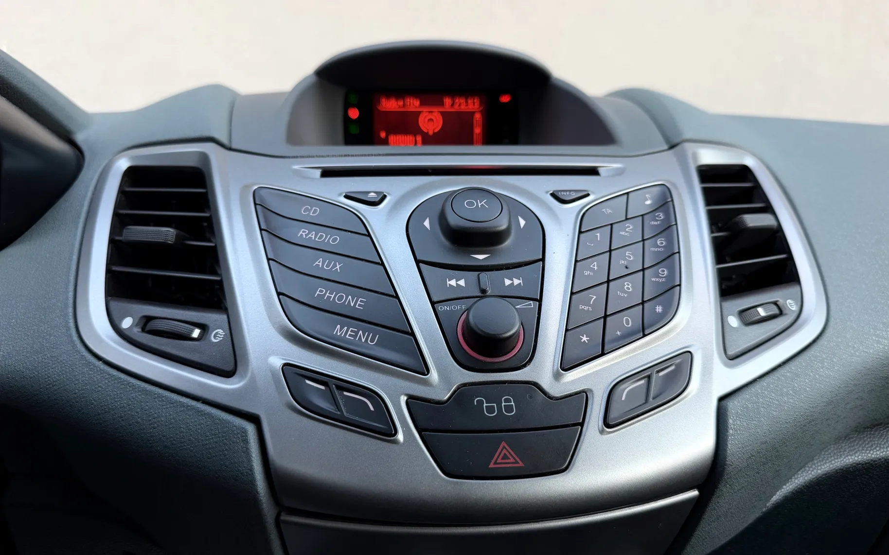 Notranja slika - Ford Fiesta - Ambiente 1,25 16V - 16