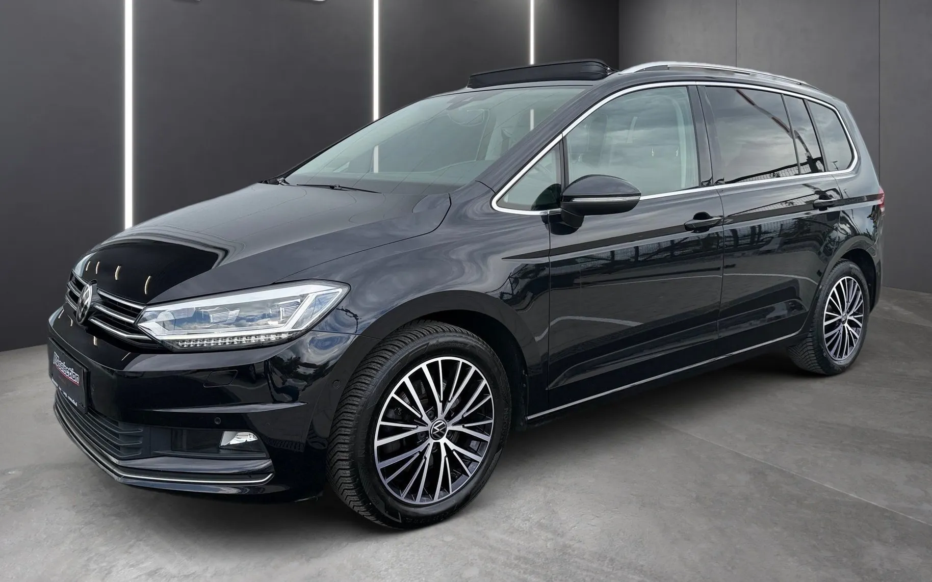 Zunanja slika - Volkswagen Touran - 2.0 TDI BMT Highline DSG-7sedežev-Panorama-Masaža. - 1