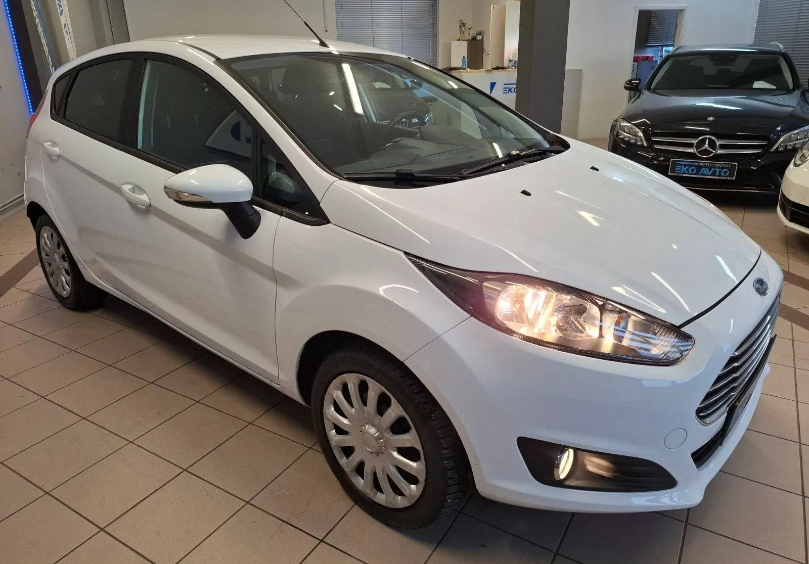 Notranja slika - Ford Fiesta - 1.25 Style FINANCIRANJE BREZ POLOGA 5 VRAT-KLIMA-. - 7