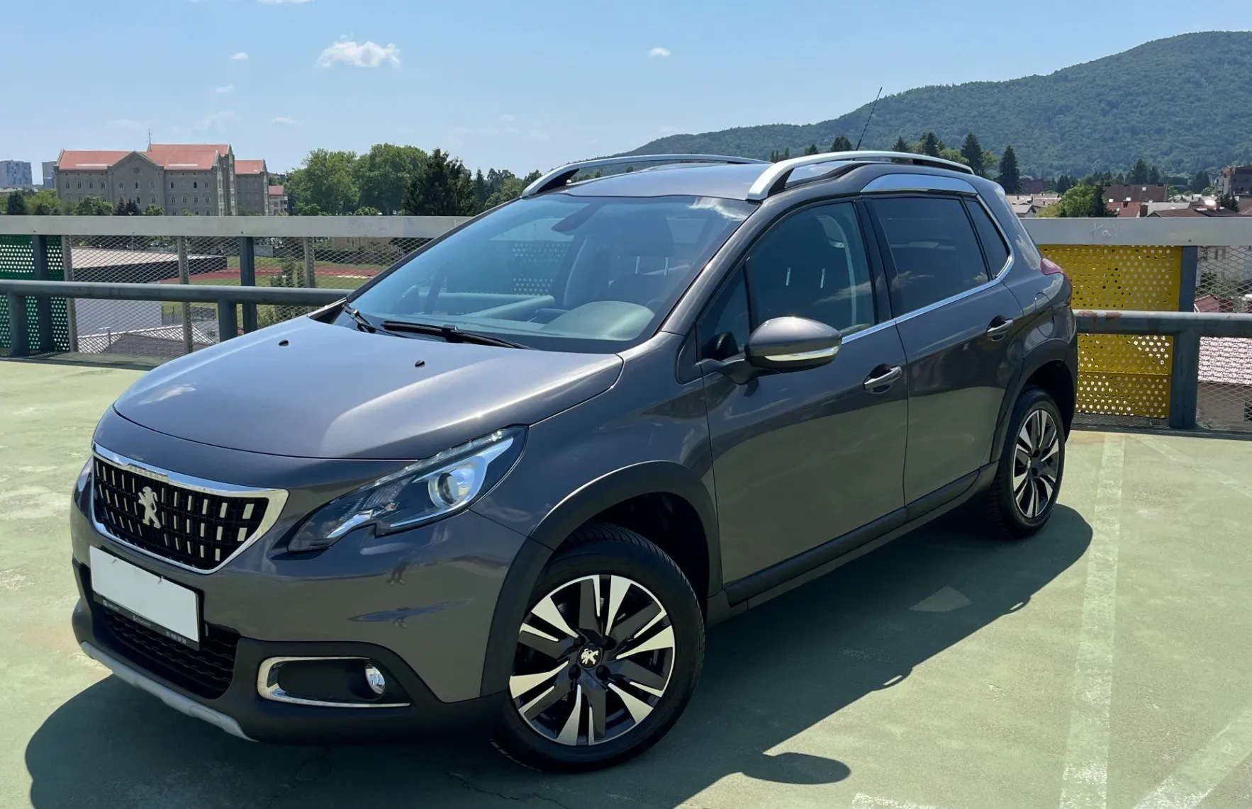 Zunanja slika - Peugeot 2008 - 1.2 PureTech 130Allure XEN.NAVI.PDC SAMO 69.000KM - 1
