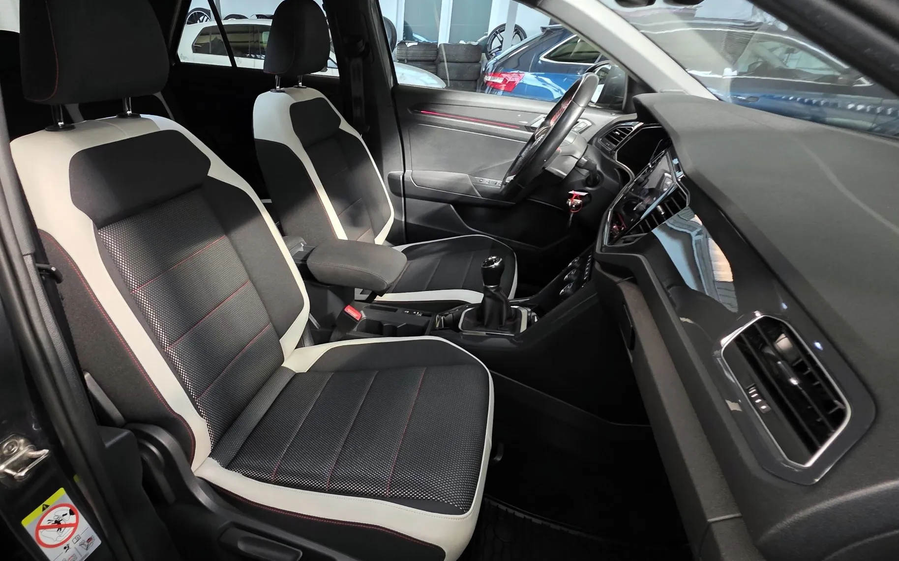 Zunanja slika - Volkswagen T-Roc - 2,0 TDI BMT Sport 1LAST SLO VIRTUAL ACC LANE LED KLJUKA - 17