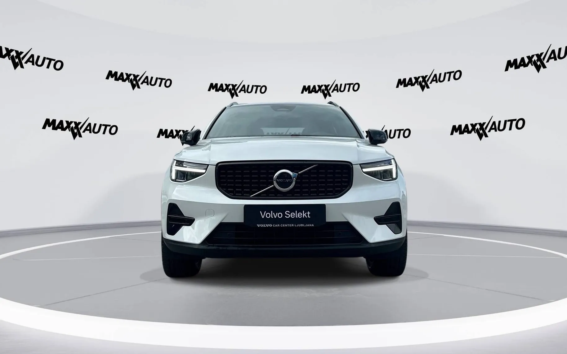 Zunanja slika - Volvo XC40 - B3 P Plus Dark Avt. - 2