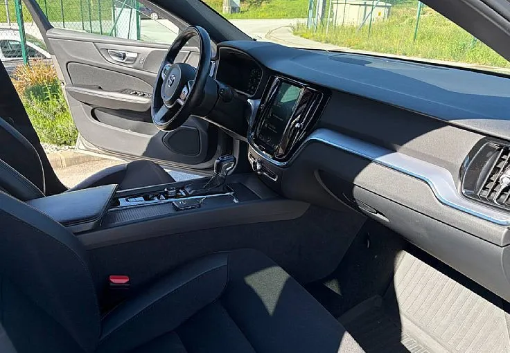 Zunanja slika - Volvo V60 - D4 Momentum Avt. ZELO LEP - 10