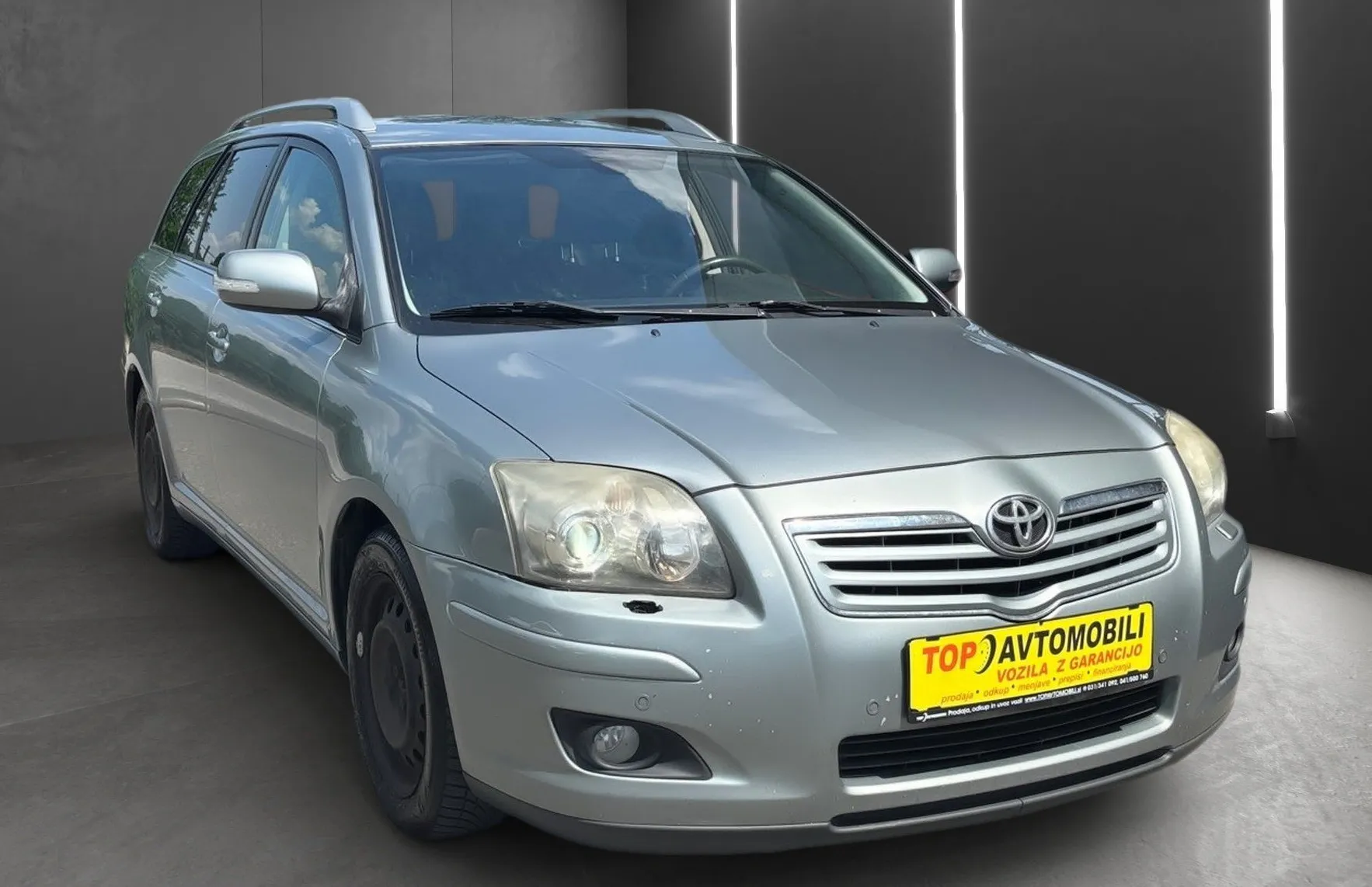 Zunanja slika - Toyota Avensis - Combi 2.2 D SLOVENSKO VOZILO XENON TEMPOMAT USNJE - 9
